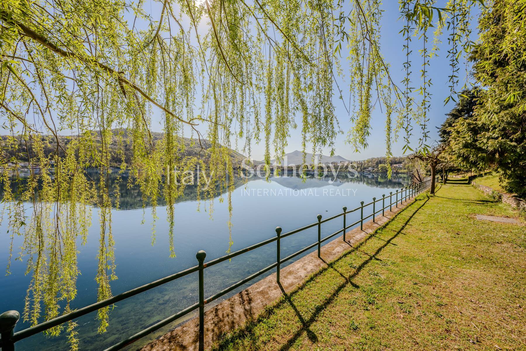  Waterfront villa with private park on Lake Avigliana - 物件實景