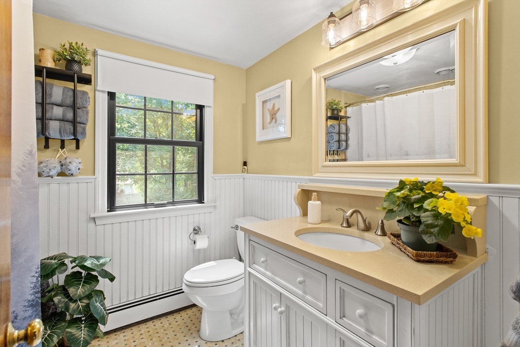 Waltham, Massachusetts, 02451, United States, 4 Bedrooms Bedrooms, ,2 BathroomsBathrooms,Residential,For Sale,1914074