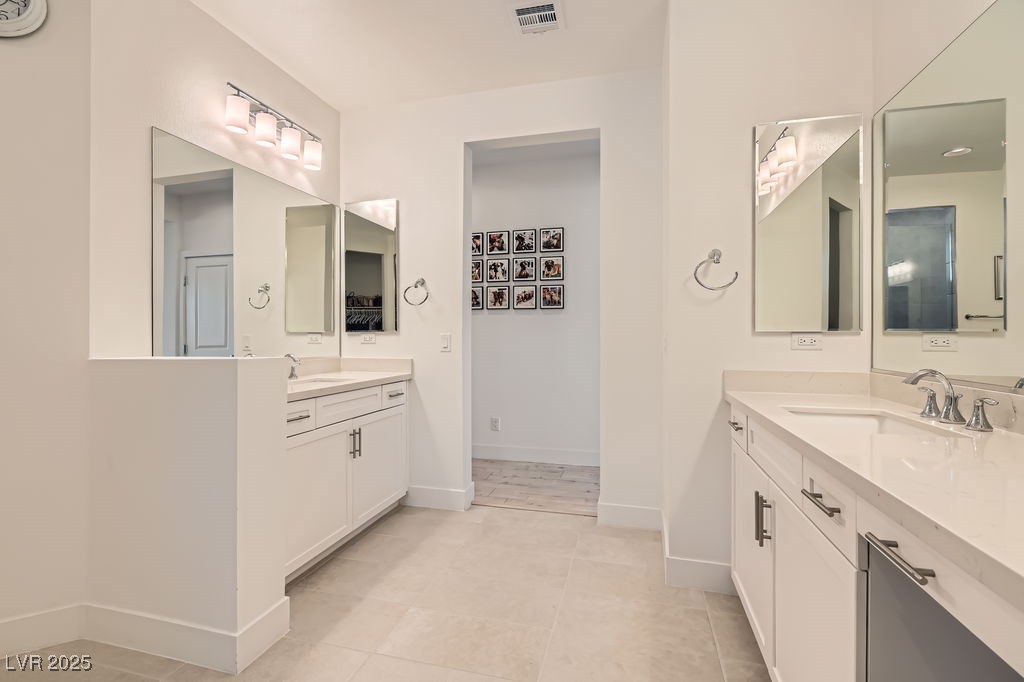 Henderson, Nevada, 89015, United States, 6 Bedrooms Bedrooms, ,1 BathroomBathrooms,Residential,For Sale,1986508