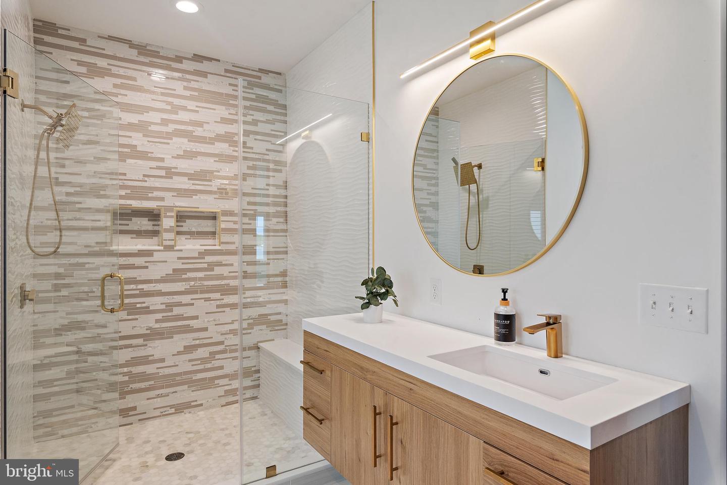Queenstown, Maryland, 21658, United States, 5 Bedrooms Bedrooms, ,5 BathroomsBathrooms,Residential,For Sale,1907636