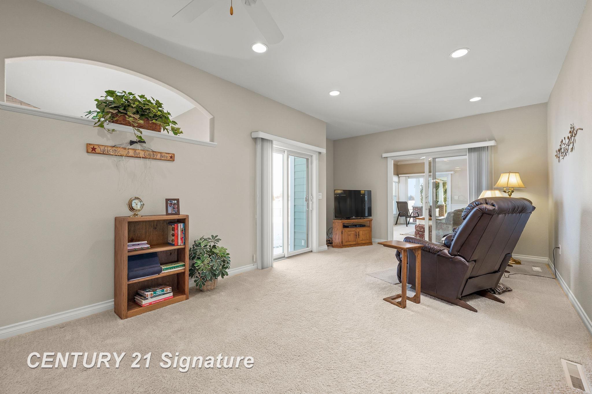 Freeland, Michigan, 48623, United States, 5 Bedrooms Bedrooms, ,4 BathroomsBathrooms,Residential,For Sale,1973671