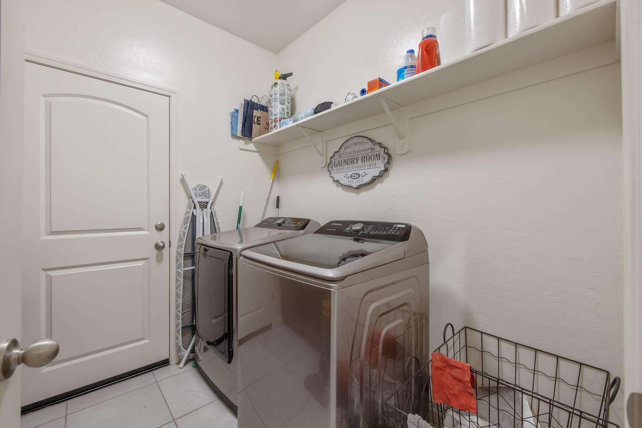 Visalia, California, 93291, United States, 4 Bedrooms Bedrooms, ,2 BathroomsBathrooms,Residential,For Sale,1927793