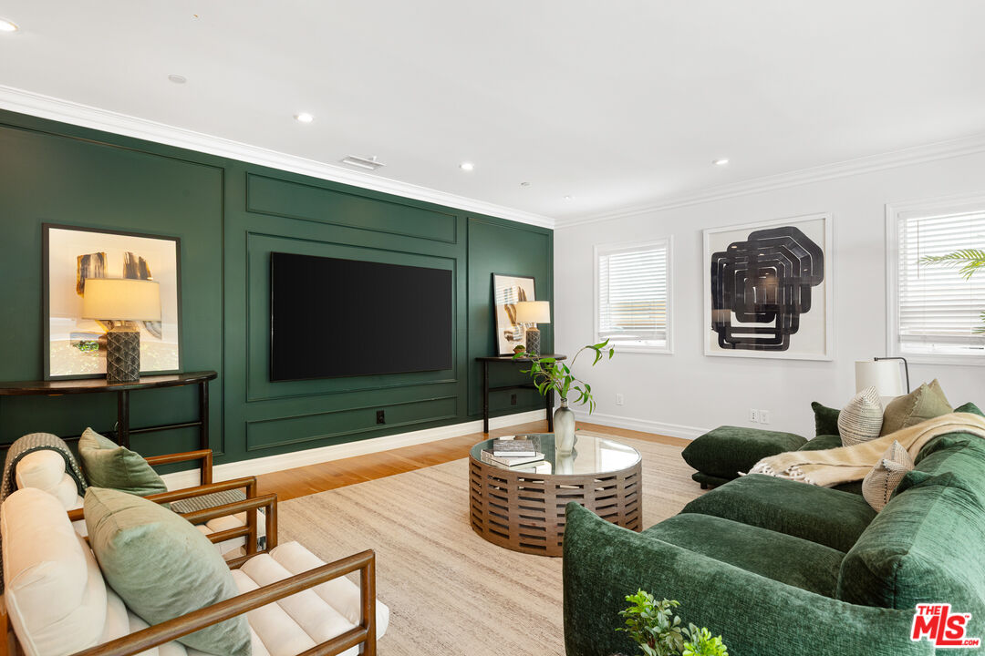 Los Angeles, California, 90046, United States, 5 Bedrooms Bedrooms, ,5 BathroomsBathrooms,Residential,For Sale,1932208