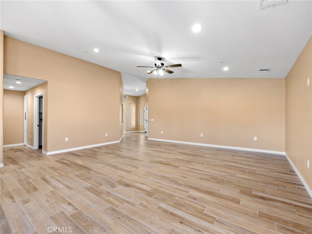 Victorville, California, 92395, United States, 3 Bedrooms Bedrooms, ,2 BathroomsBathrooms,Residential,For Sale,1948419
