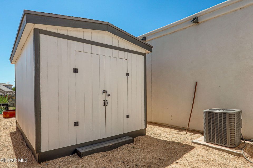 El Paso, Texas, 79932, United States, 5 Bedrooms Bedrooms, ,2 BathroomsBathrooms,Residential,For Sale,1915339