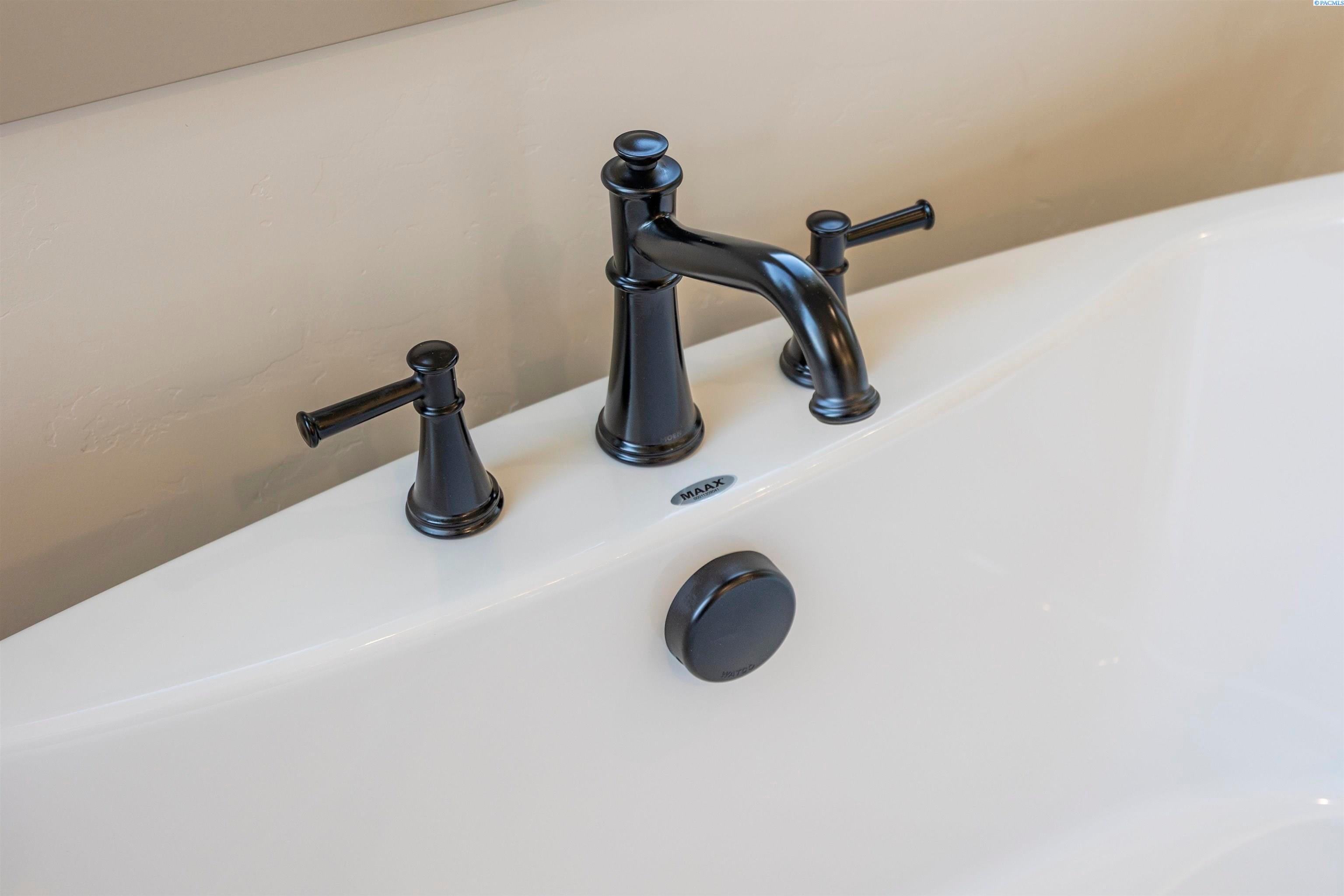 Kennewick, Washington, 99338, United States, 4 Bedrooms Bedrooms, ,3 BathroomsBathrooms,Residential,For Sale,2002511