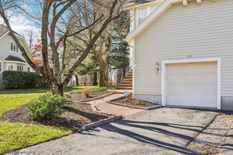 Wayne Twp., New Jersey, 07470, United States, 2 Bedrooms Bedrooms, ,3 BathroomsBathrooms,Residential,For Sale,2002003