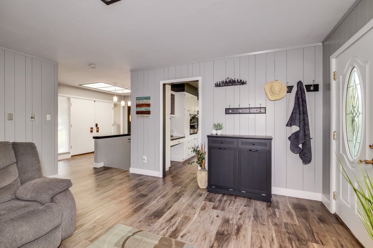 Cheyenne, Wyoming, 8200, United States, 6 Bedrooms Bedrooms, ,2 BathroomsBathrooms,Residential,For Sale,2007508