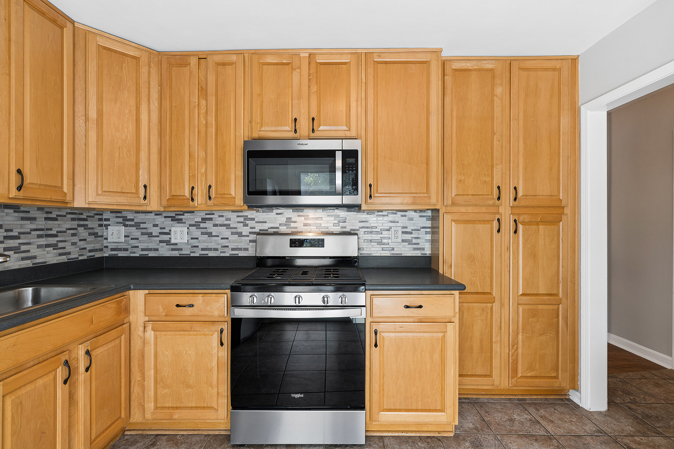  Beautifully Updated Fee Simple Townhome in an Exceptional Brookhaven Location - 物件實景