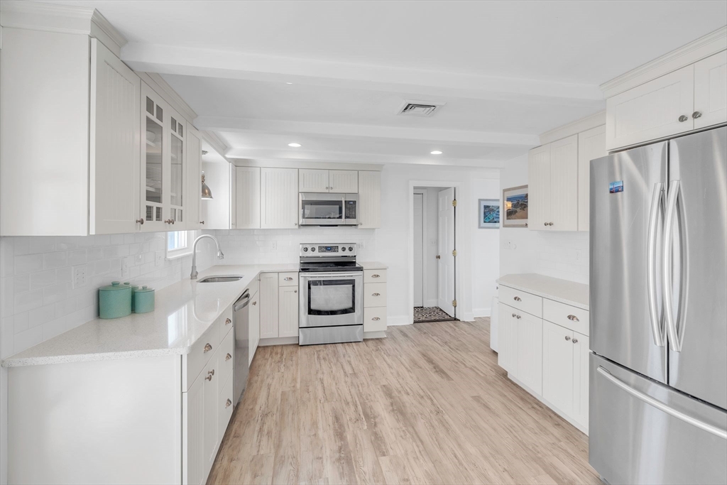 Weymouth, Massachusetts, 02191, United States, 3 Bedrooms Bedrooms, ,2 BathroomsBathrooms,Residential,For Sale,1876021