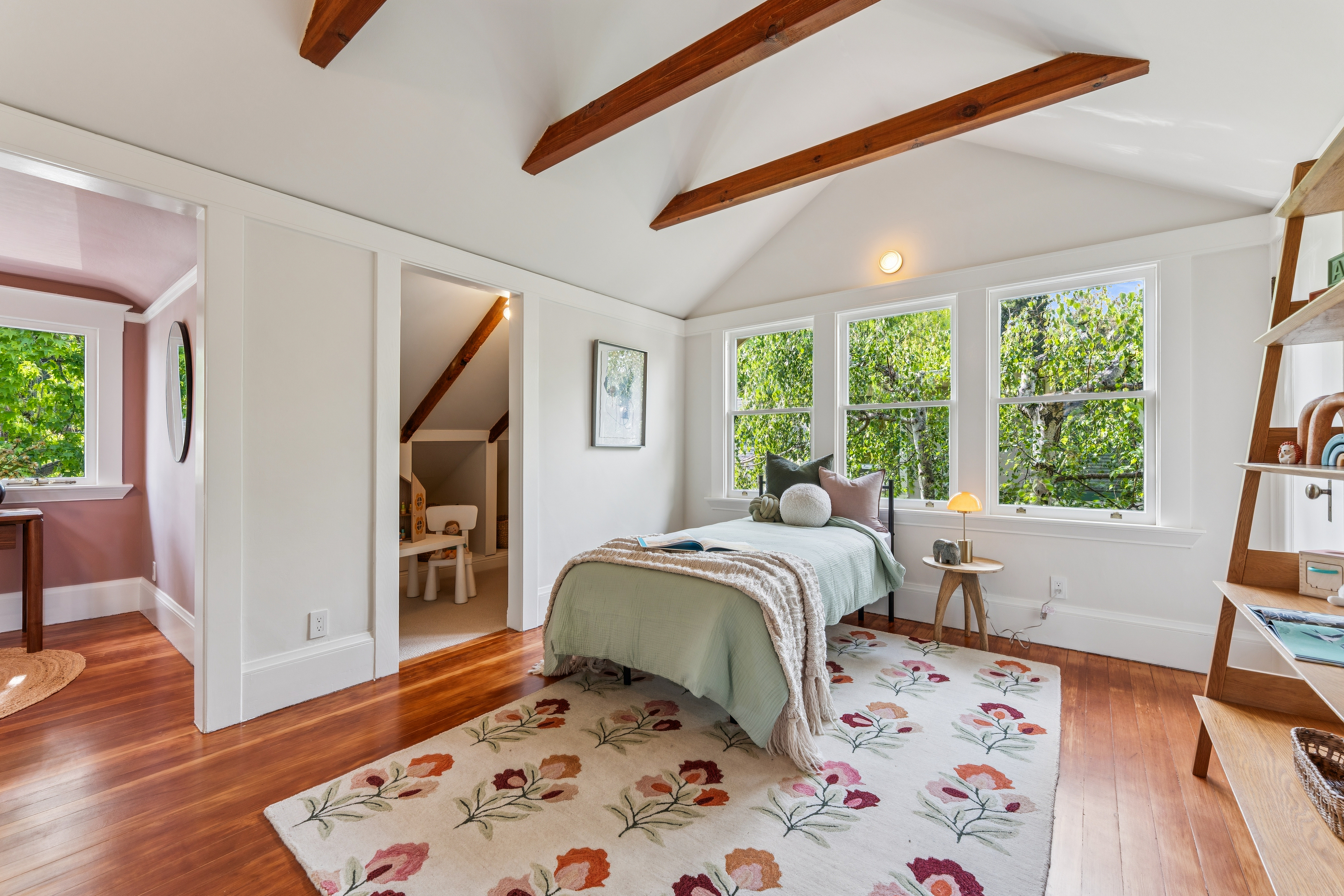  A True Rockridge Classic — Rich in Detail, Ready for Its Next Chapter - 物件實景