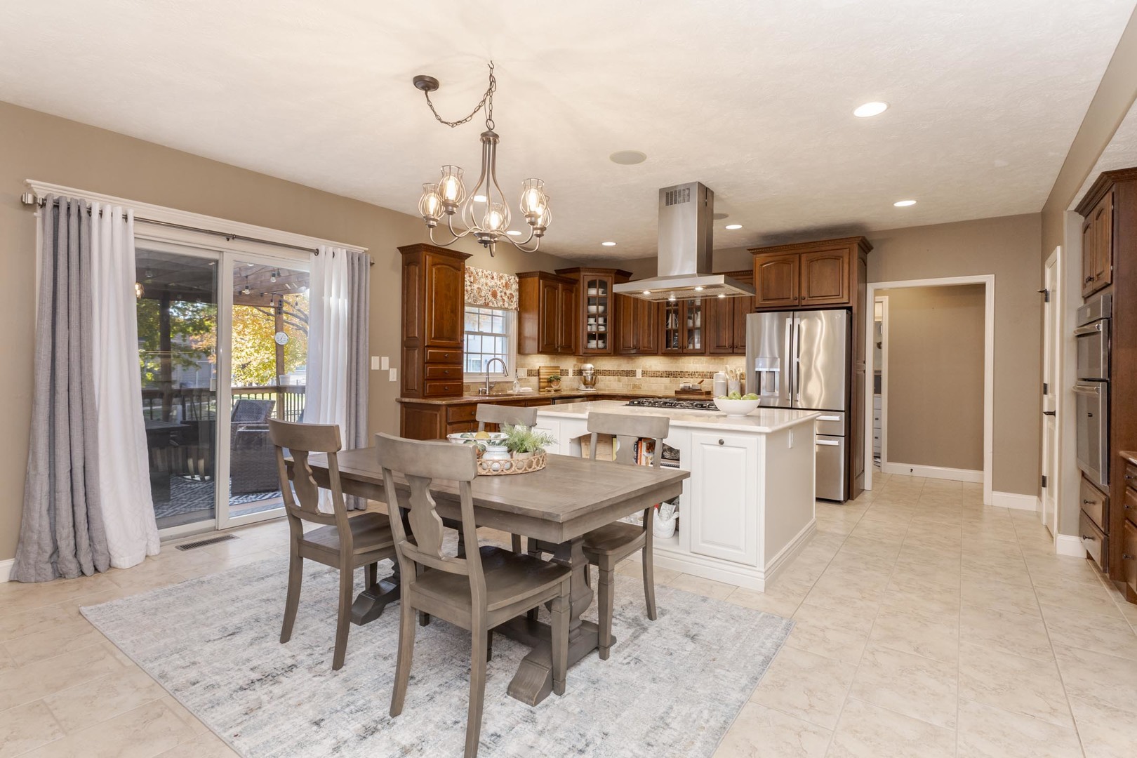 Bloomington, Illinois, 61704, United States, 4 Bedrooms Bedrooms, ,4 BathroomsBathrooms,Residential,For Sale,1996227