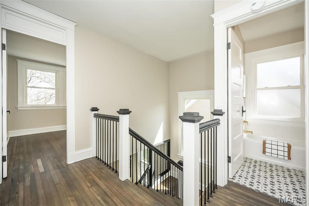 St Louis, Missouri, 63105, United States, 4 Bedrooms Bedrooms, ,4 BathroomsBathrooms,Residential,For Sale,1901233