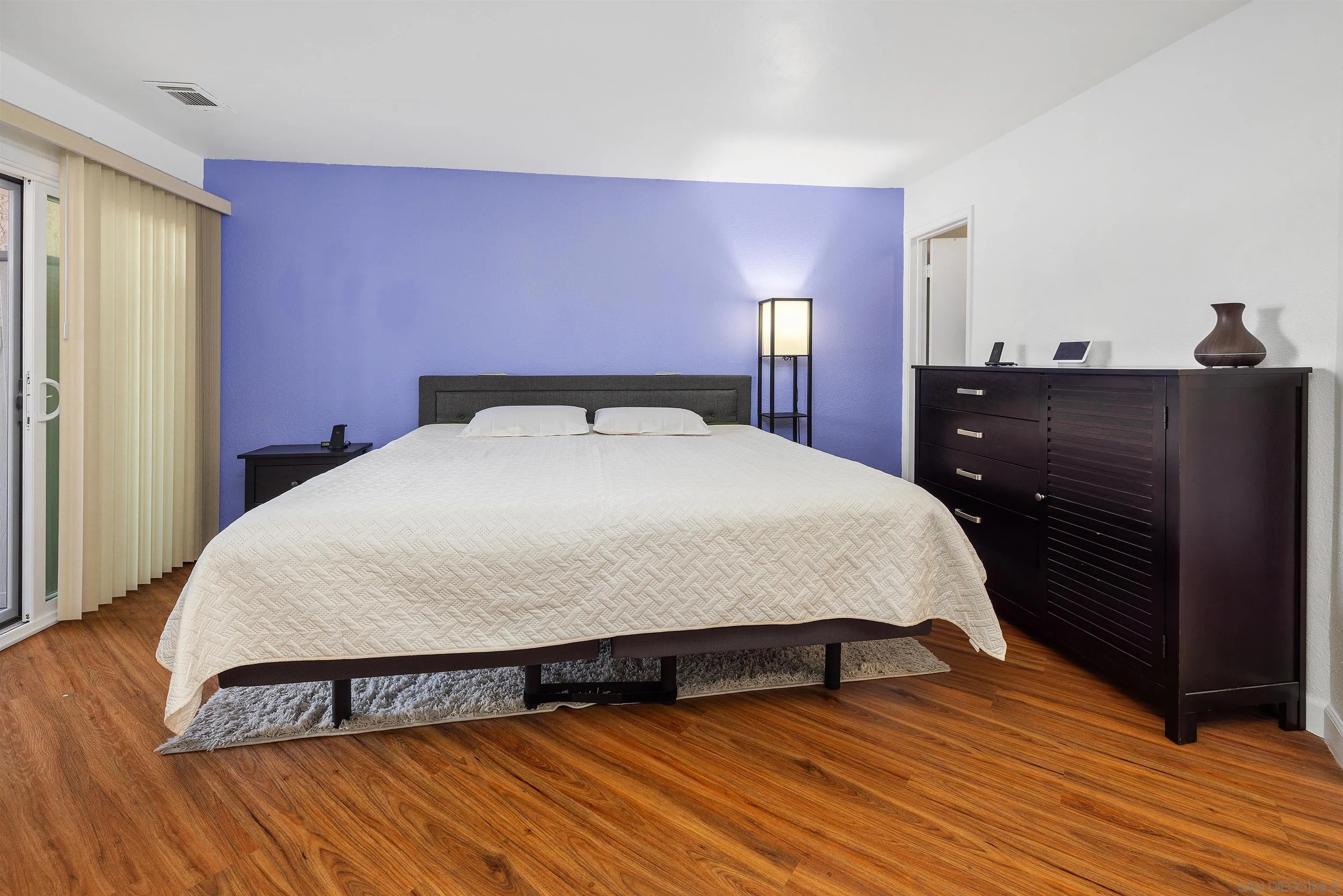 Spring Valley, California, 91978, United States, 2 Bedrooms Bedrooms, ,2 BathroomsBathrooms,Residential,For Sale,1939286