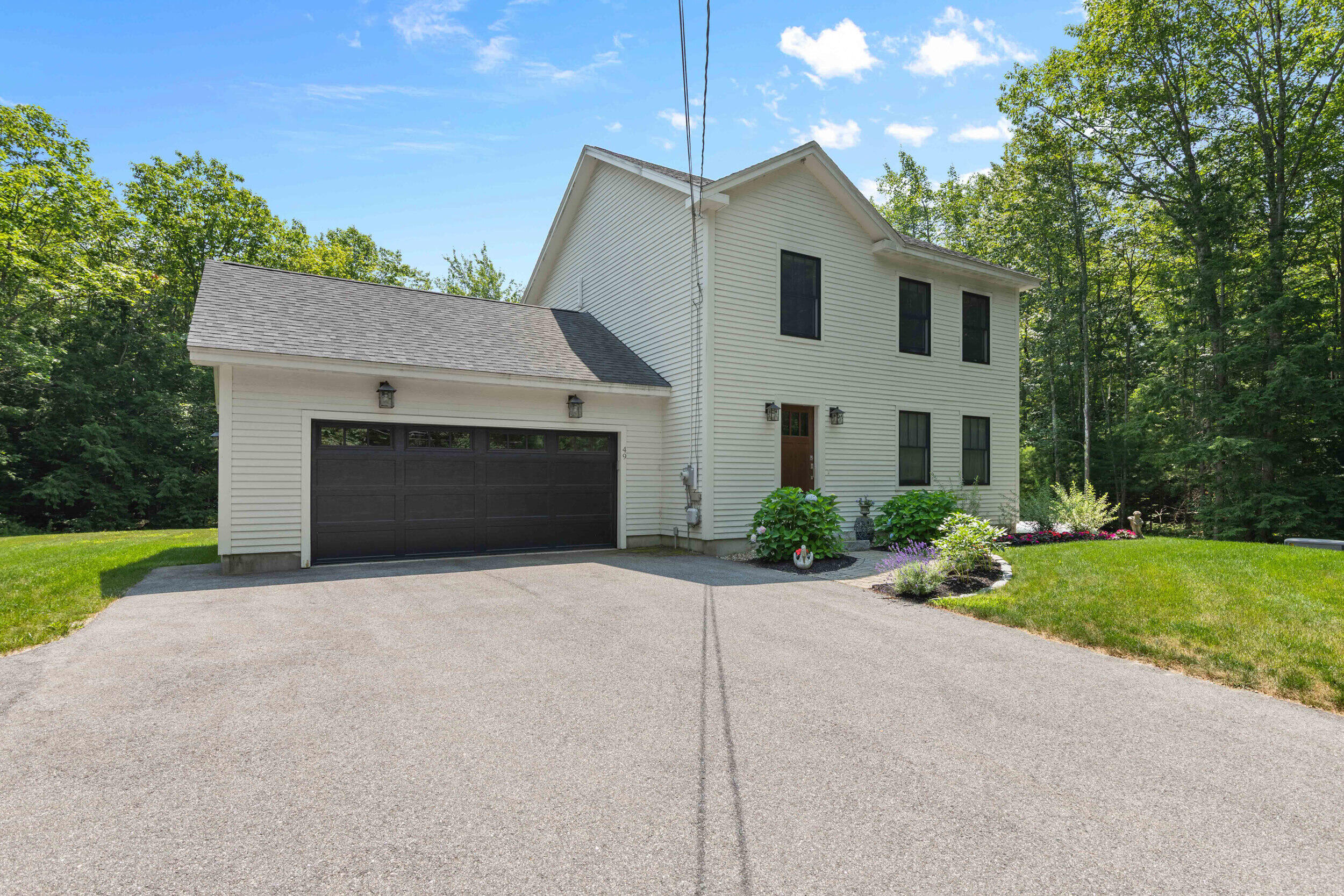 Falmouth, Maine, 04105, United States, 3 Bedrooms Bedrooms, ,3 BathroomsBathrooms,Residential,For Sale,1917362