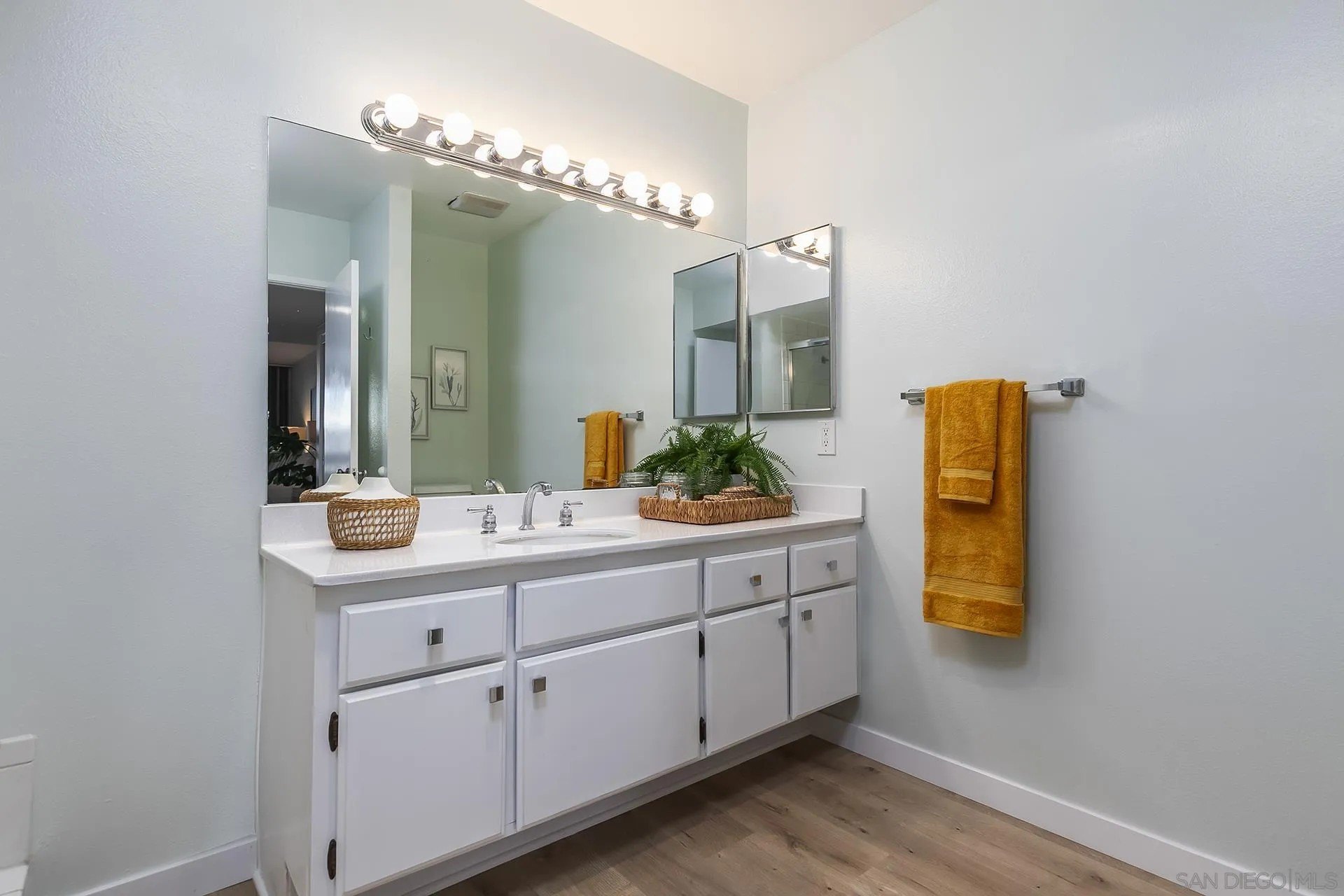 San Diego, California, 92110, United States, 1 Bedroom Bedrooms, ,1 BathroomBathrooms,Residential,For Sale,1970133