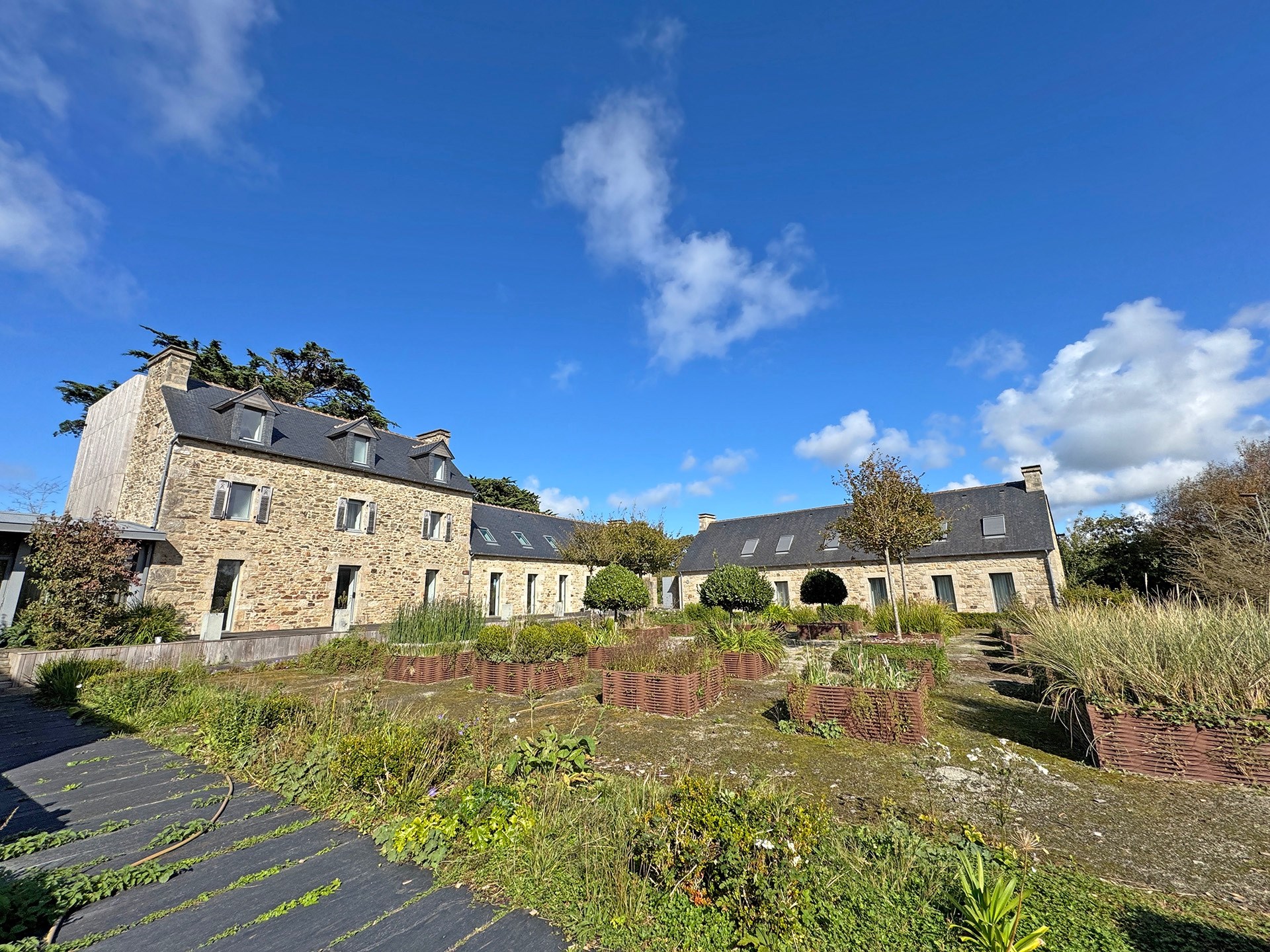  LANDEDA, LARGE HOUSE RENOVATED WITH TASTE AND ITS INDOOR SWIMMING POOL - 物件實景