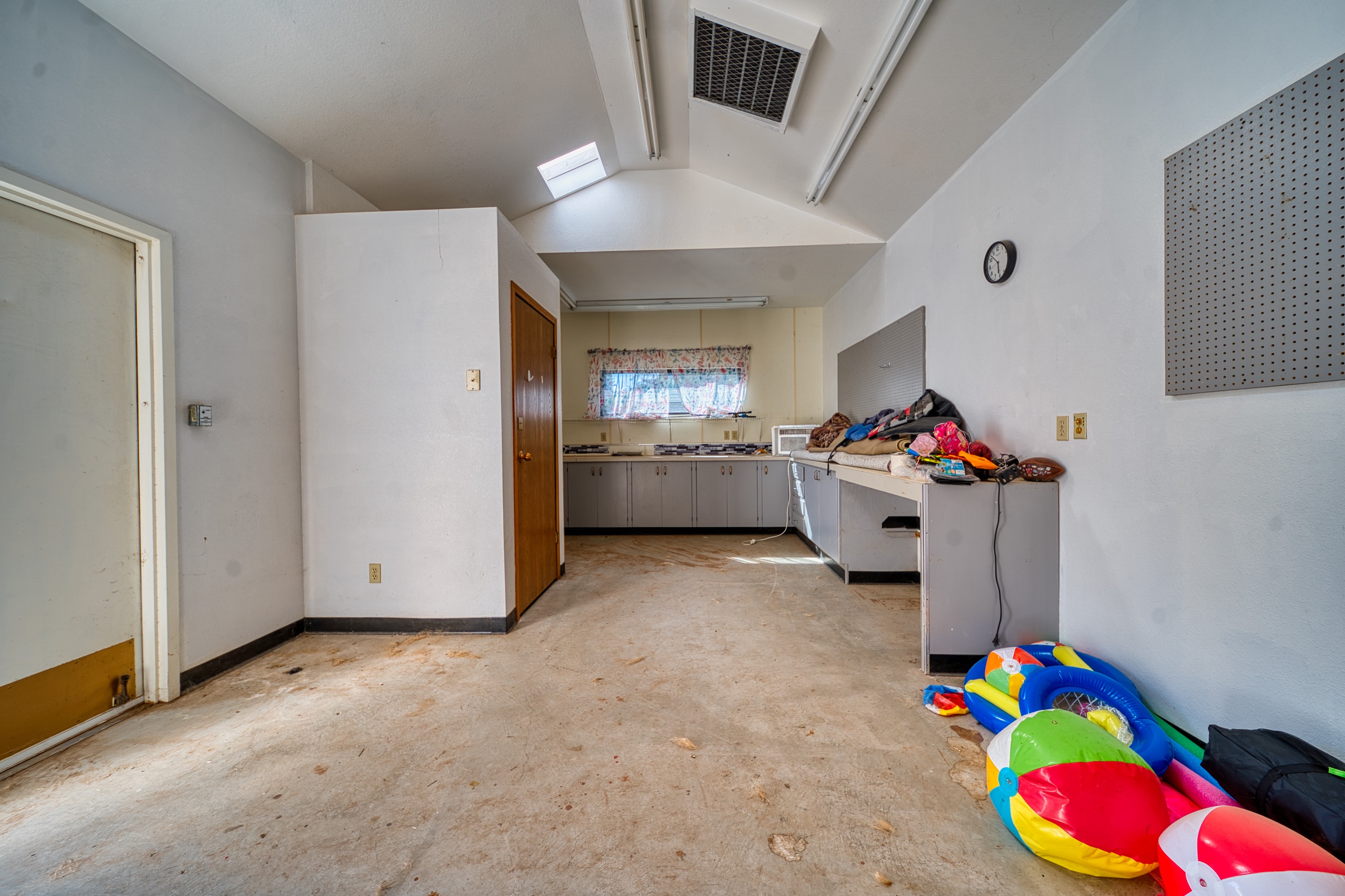 Carlsbad, New Mexico, 88220, United States, 4 Bedrooms Bedrooms, ,3 BathroomsBathrooms,Residential,For Sale,1974897