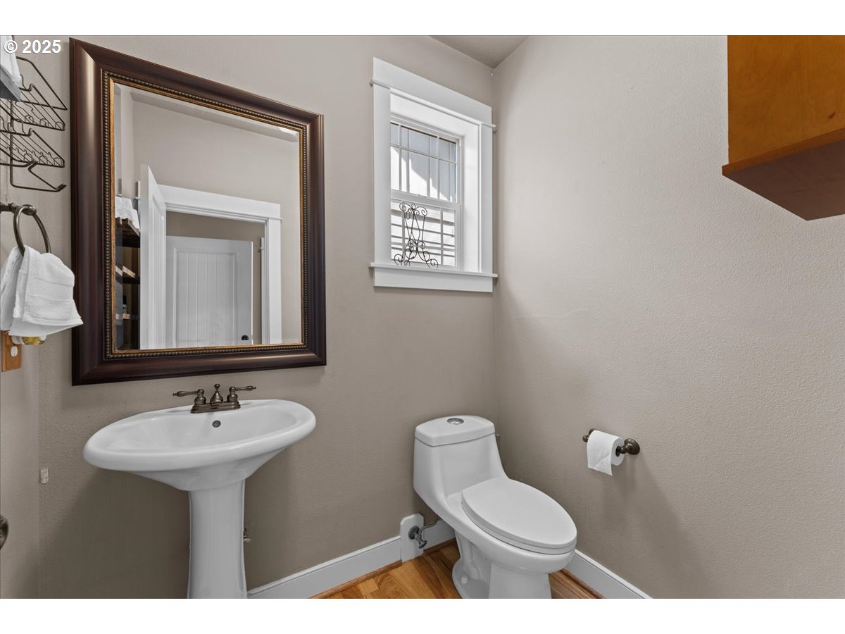 Portland, Oregon, 97266, United States, 4 Bedrooms Bedrooms, ,3 BathroomsBathrooms,Residential,For Sale,1836863