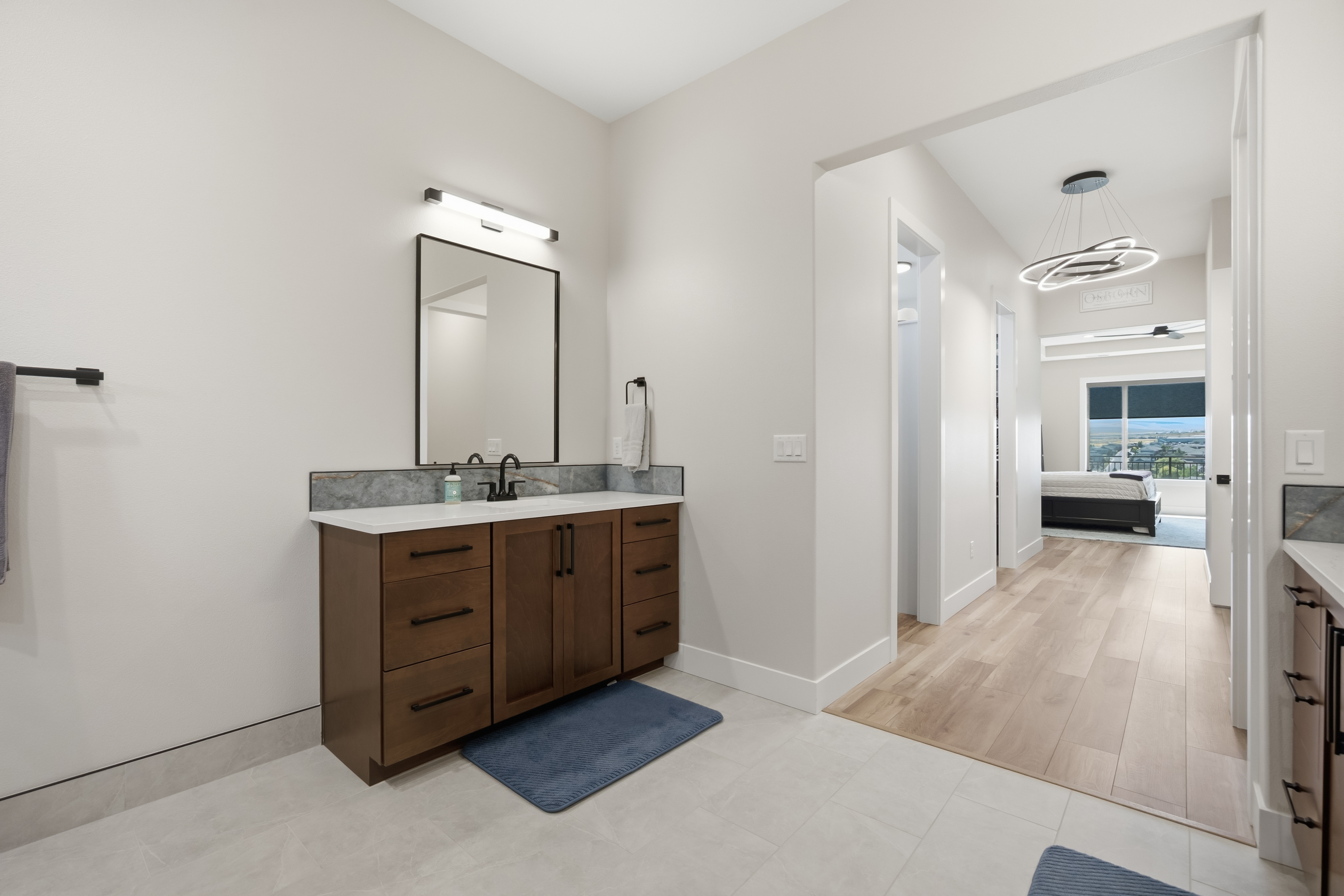  Discover This Stunning Resale Prodigy Homes Aria Basement Model - 物件實景