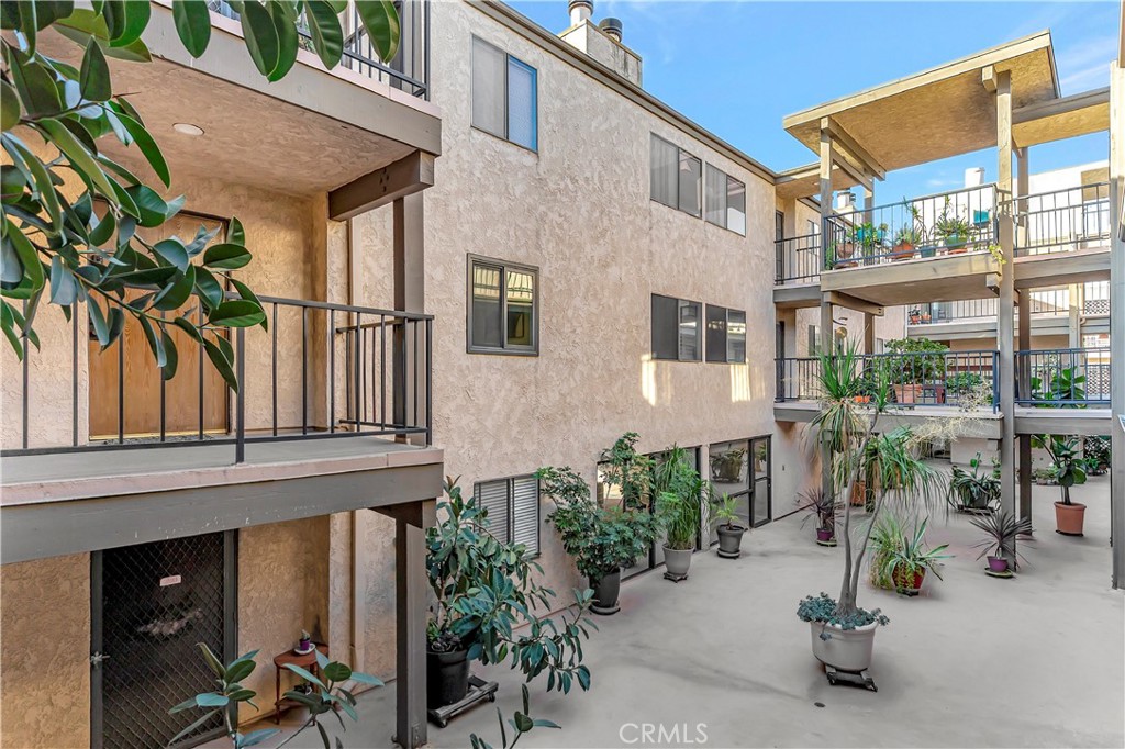 Long Beach, California, 90814, United States, 2 Bedrooms Bedrooms, ,1 BathroomBathrooms,Residential,For Sale,1989158