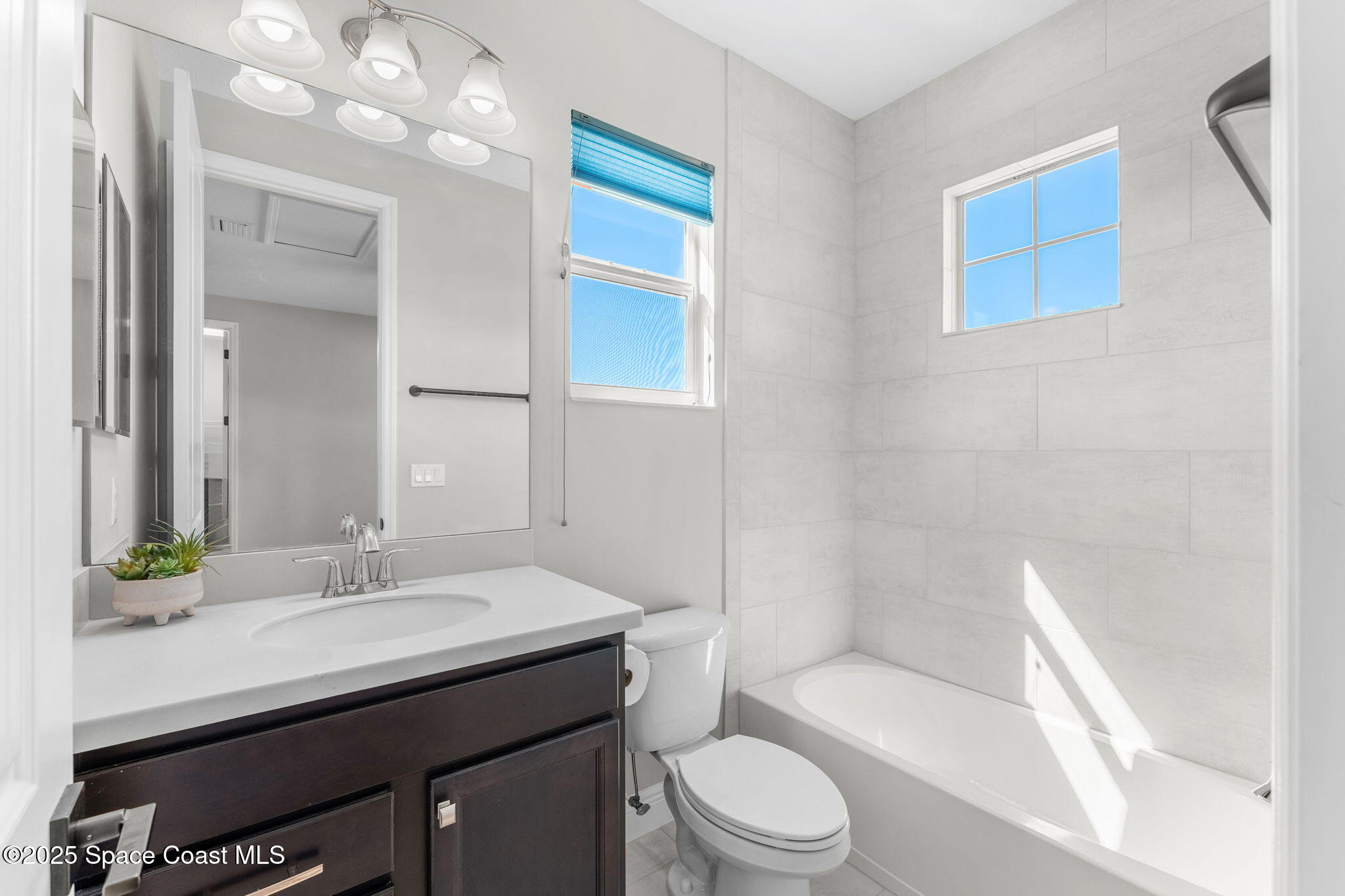 Melbourne, Florida, 32940, United States, 5 Bedrooms Bedrooms, ,6 BathroomsBathrooms,Residential,For Sale,2003365