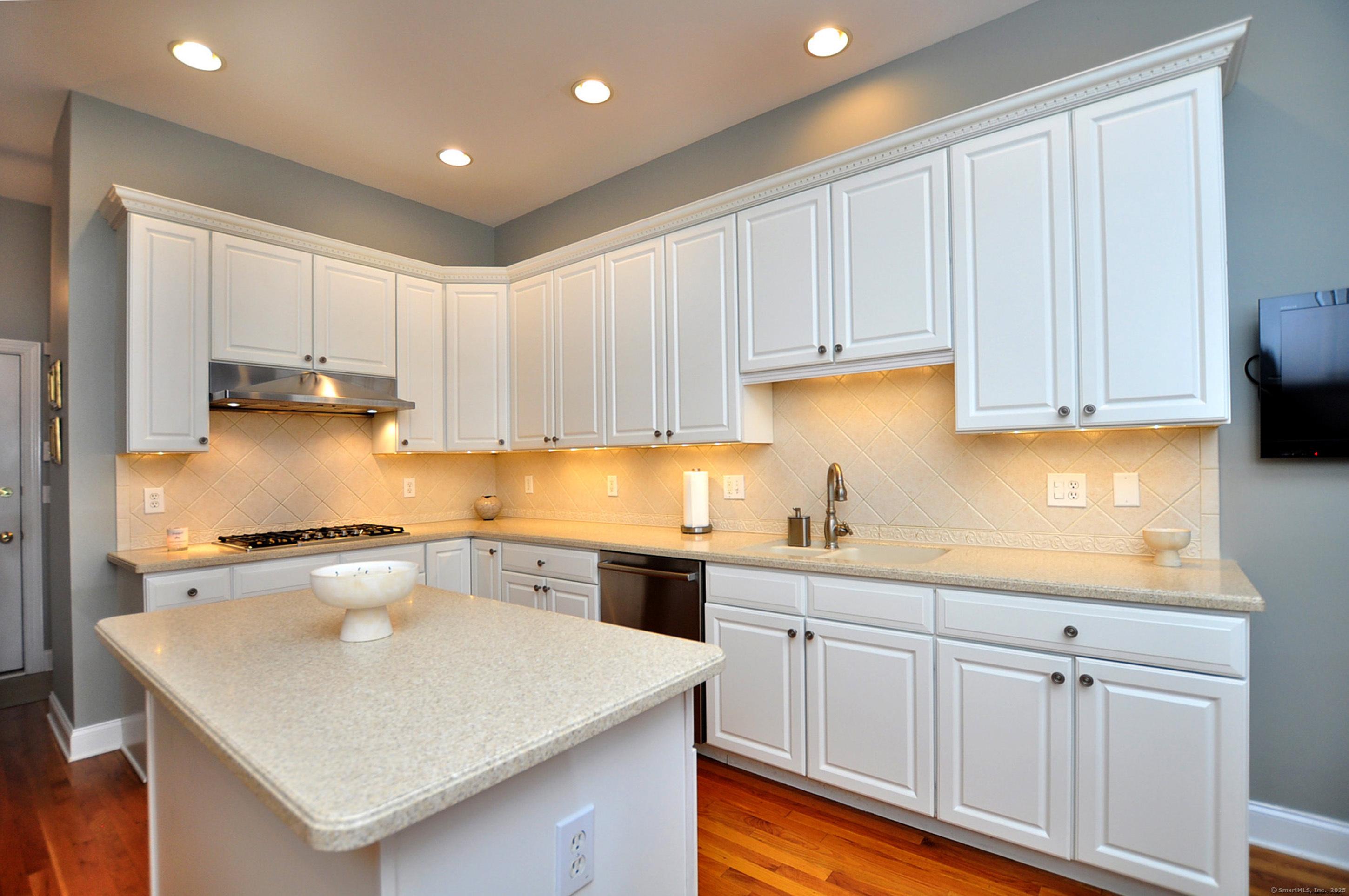 Avon, Connecticut, 06001, United States, 2 Bedrooms Bedrooms, ,4 BathroomsBathrooms,Residential,For Sale,1910555