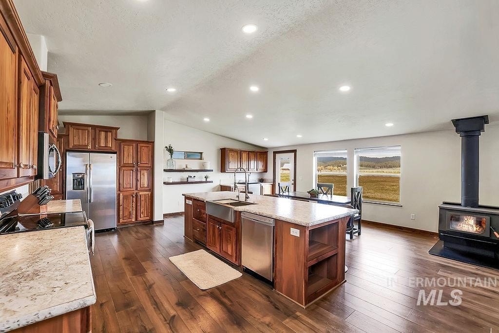 Donnelly, Idaho, 83615, United States, 3 Bedrooms Bedrooms, ,2 BathroomsBathrooms,Residential,For Sale,2005237