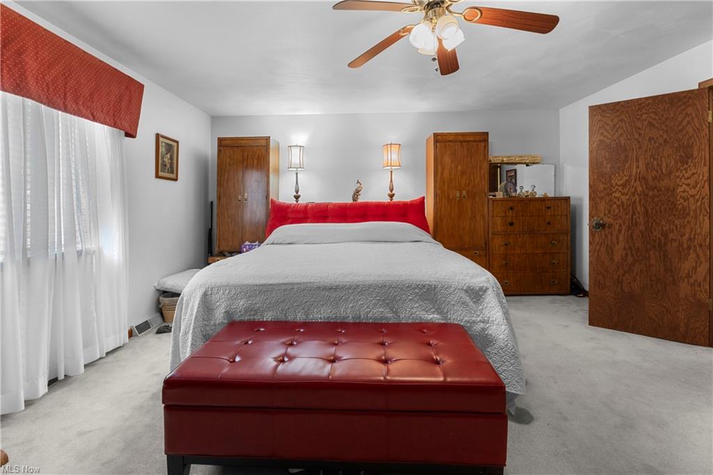 Chester, West Virginia, 26034, United States, 4 Bedrooms Bedrooms, ,3 BathroomsBathrooms,Residential,For Sale,1974553