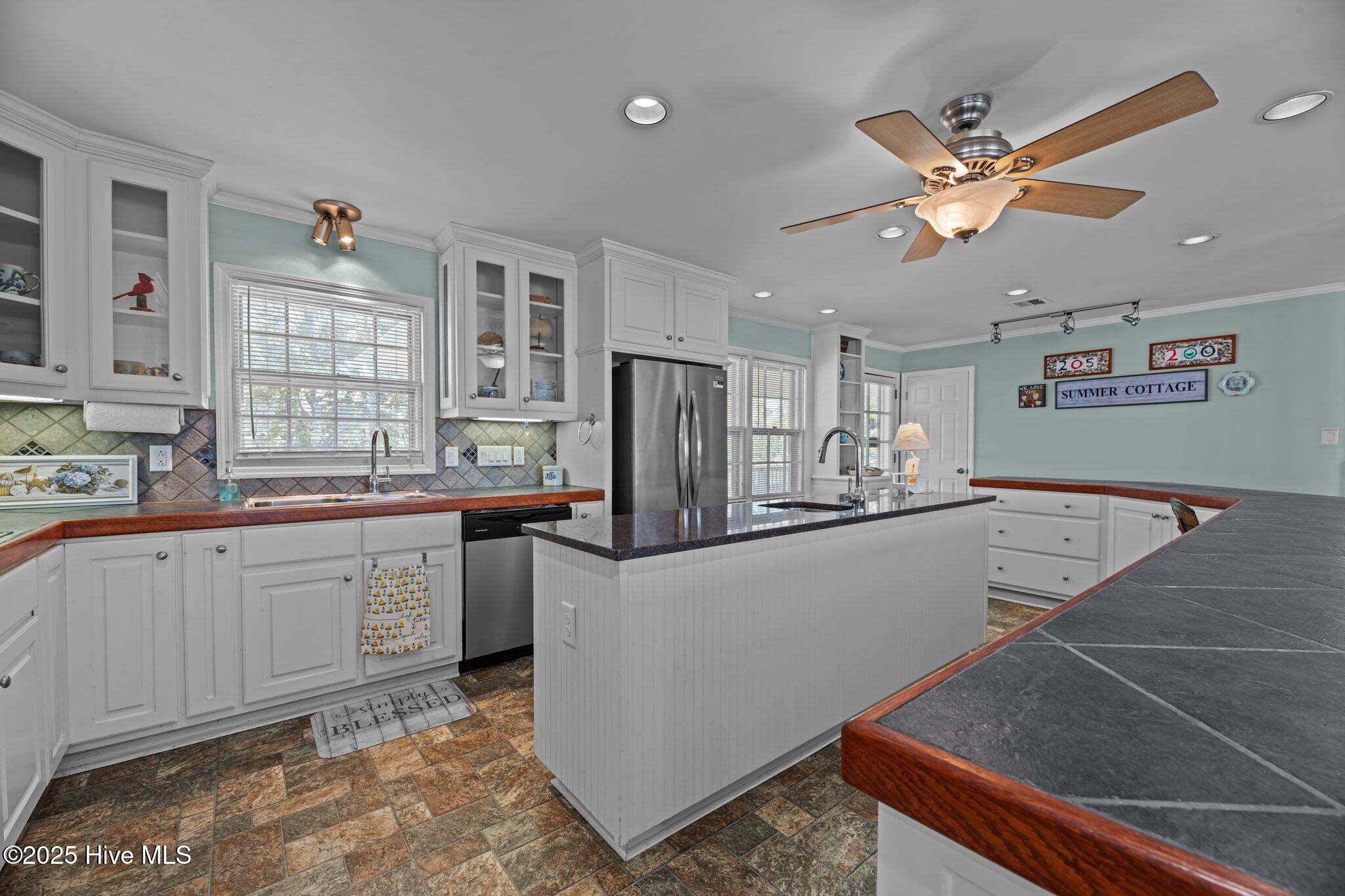 Oriental, North Carolina, 28571, United States, 3 Bedrooms Bedrooms, ,2 BathroomsBathrooms,Residential,For Sale,1761894