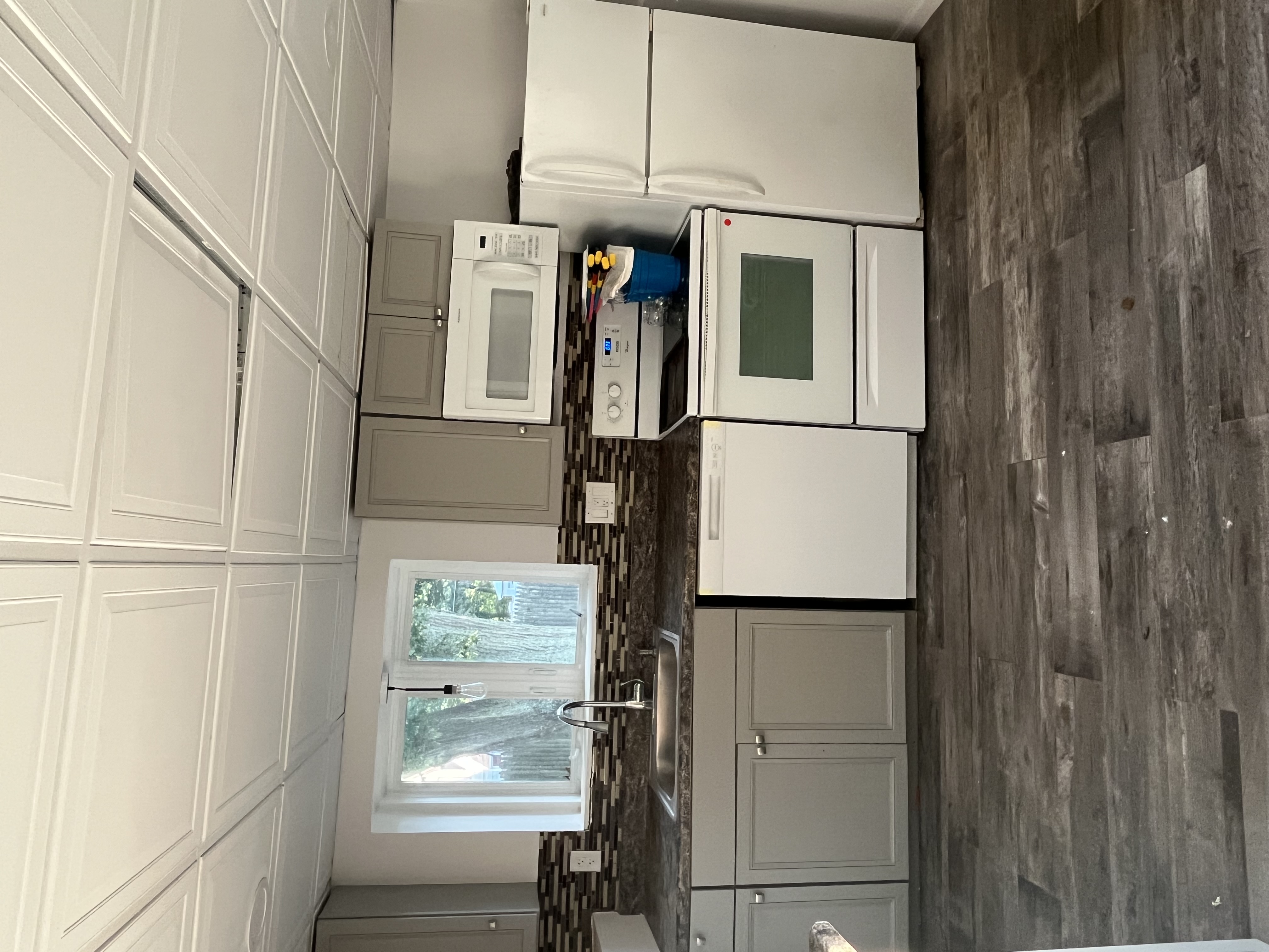 North Providence, Rhode Island, 02911, United States, 4 Bedrooms Bedrooms, ,4 BathroomsBathrooms,Residential,For Sale,1981959