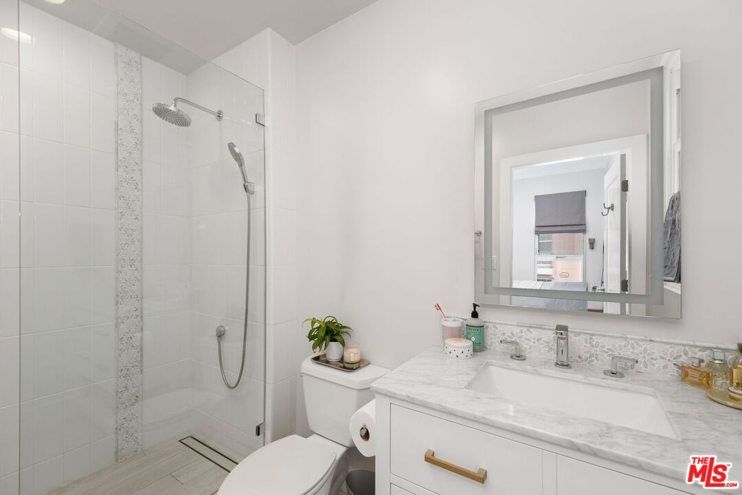 Los Angeles, California, 90094, United States, 3 Bedrooms Bedrooms, ,4 BathroomsBathrooms,Residential,For Sale,1947041