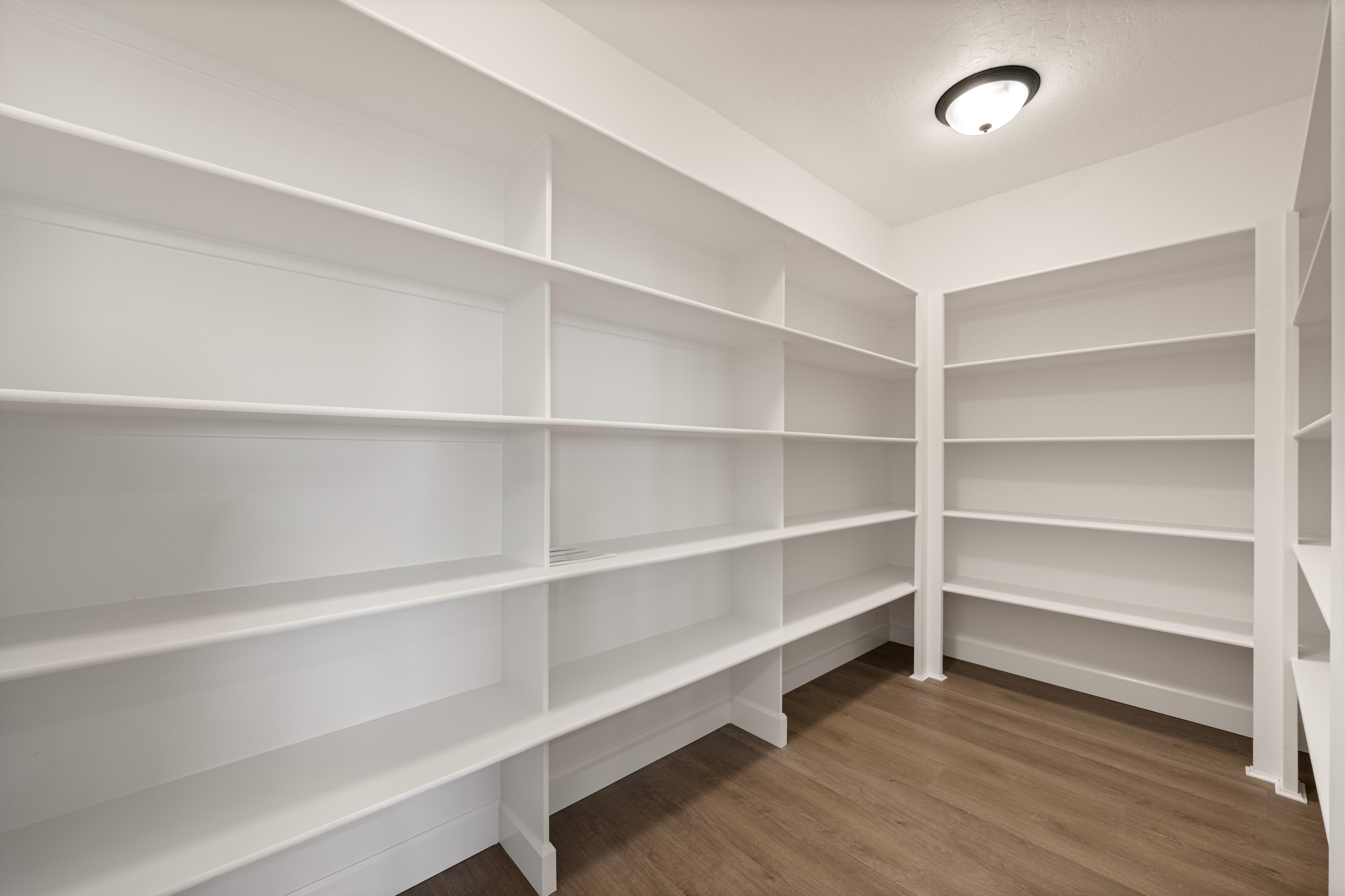  4 Beds, RV Garage & Large Pantry - 物件實景