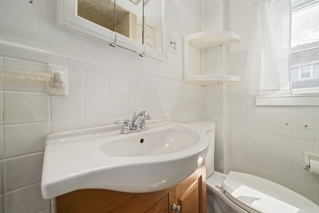 Quincy, Massachusetts, 02169, United States, 3 Bedrooms Bedrooms, ,2 BathroomsBathrooms,Residential,For Sale,1951174