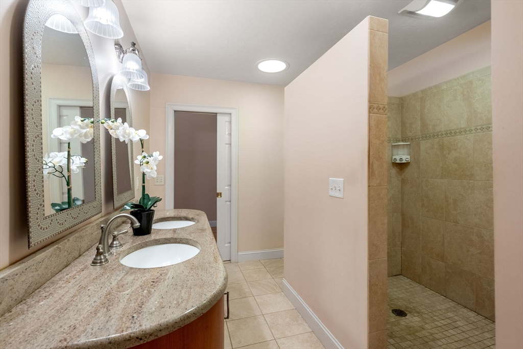 Shrewsbury, Massachusetts, 01545, United States, 4 Bedrooms Bedrooms, ,4 BathroomsBathrooms,Residential,For Sale,1768769