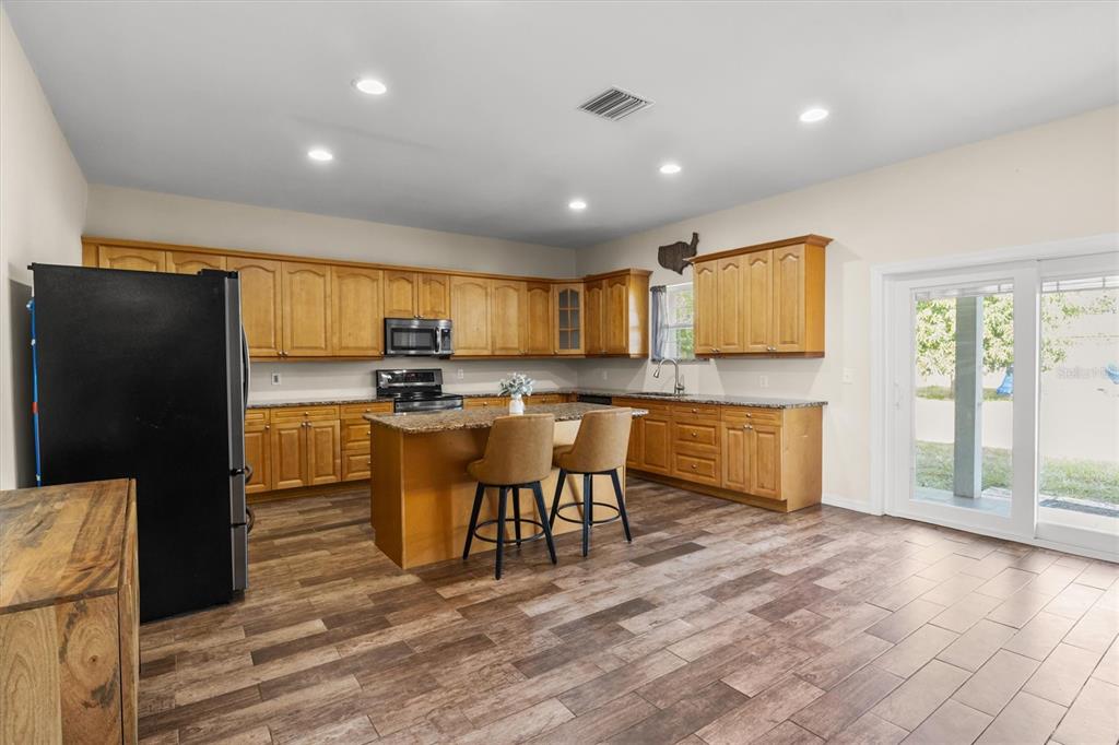 Bartow, Florida, 33830, United States, 3 Bedrooms Bedrooms, ,4 BathroomsBathrooms,Residential,For Sale,2002035