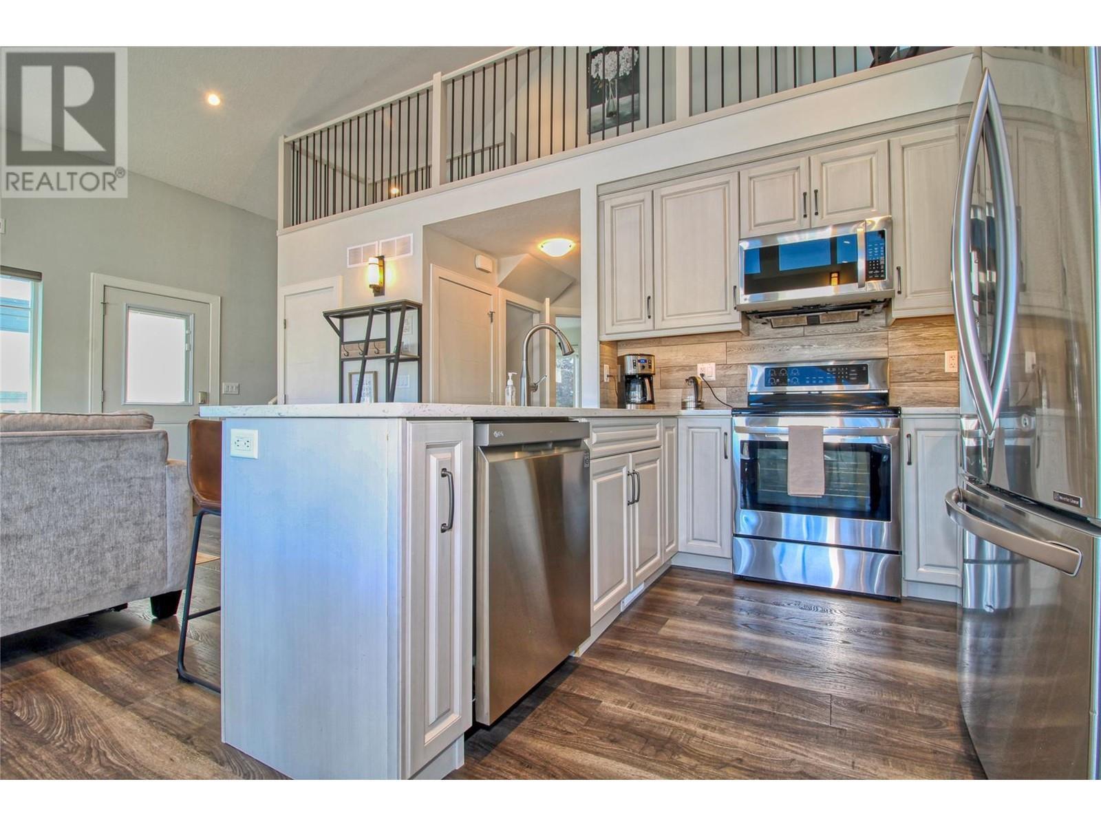 KELOWNA, British Columbia, V1Z 3R8, CA, 3 Bedrooms Bedrooms, ,3 BathroomsBathrooms,Residential,For Sale,1951197