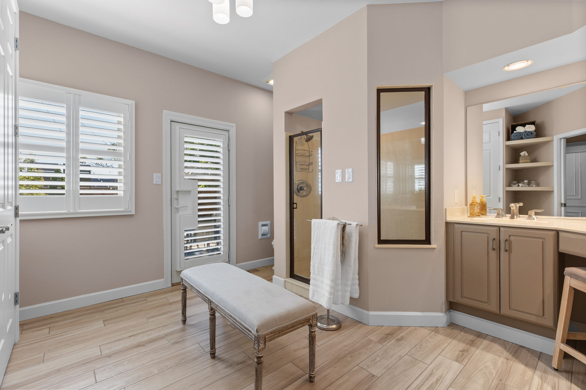  Stunning Cedar Springs Townhome with Modern Updates and Spacious Living - 物件實景