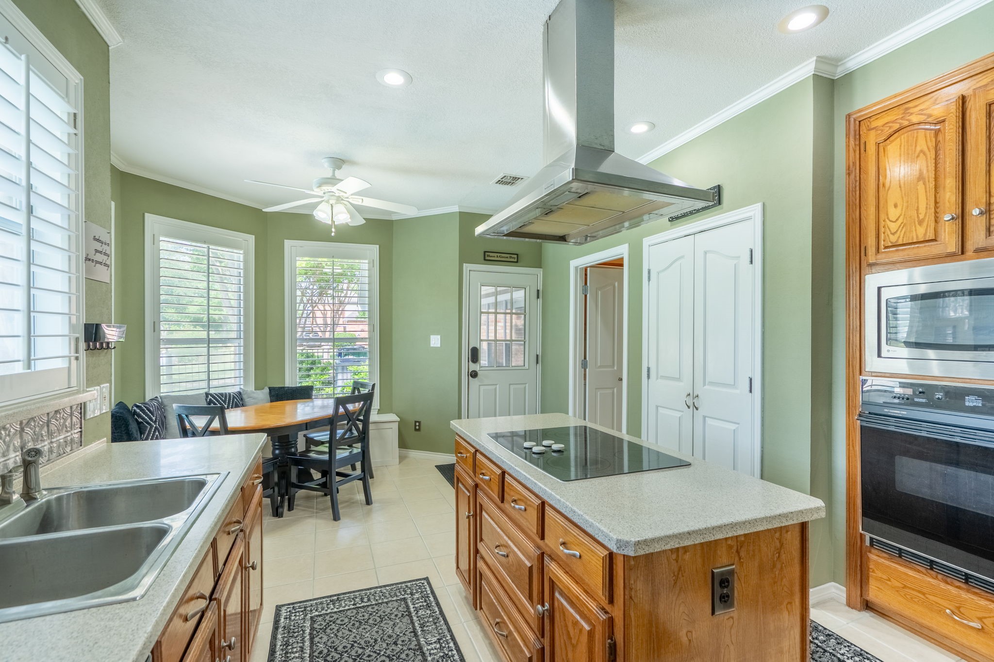 Heath, Texas, 75032, United States, 4 Bedrooms Bedrooms, ,3 BathroomsBathrooms,Residential,For Sale,1817518