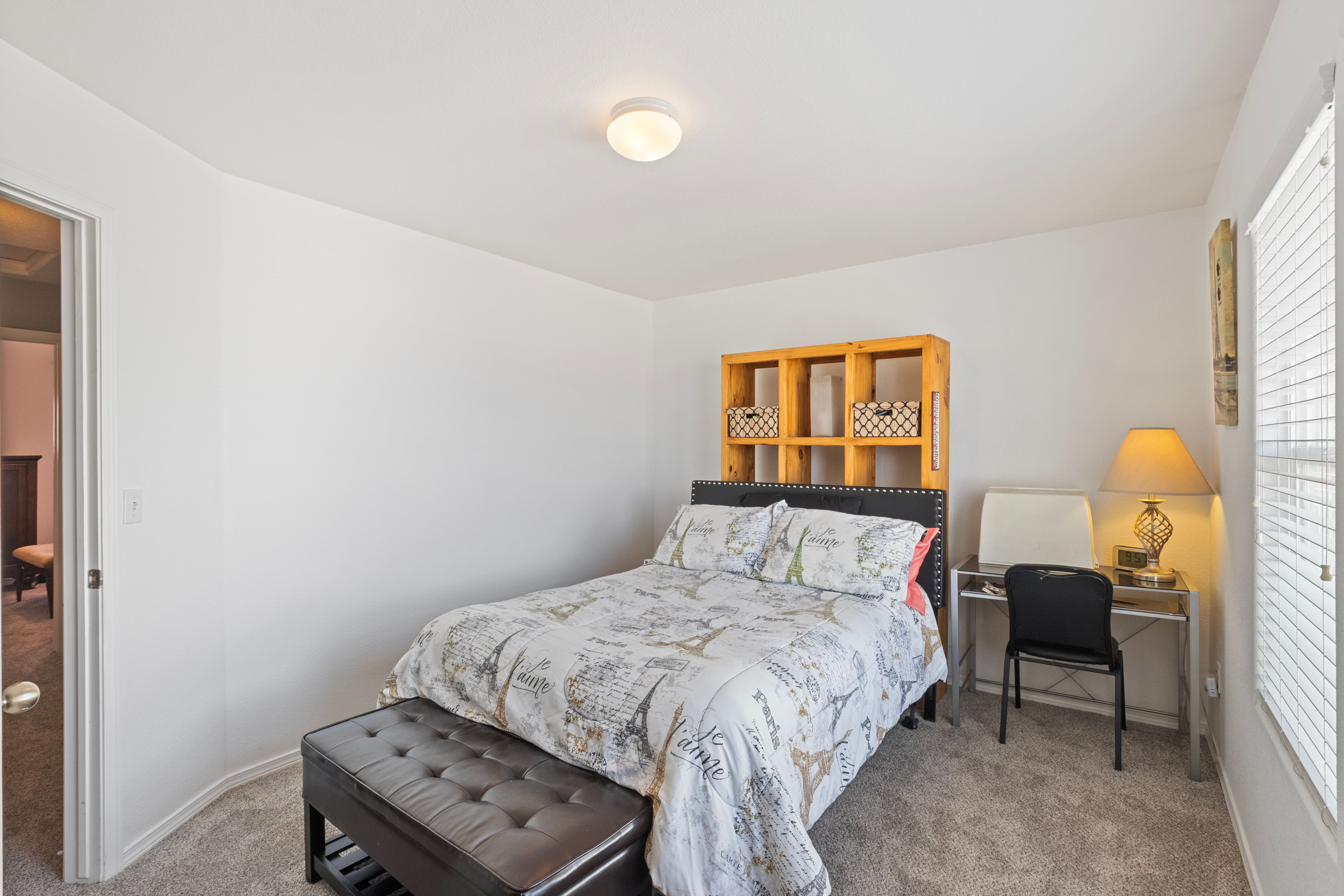 This Delightful GEM Features a Livable Floorplan with a Seamless Layout - 物件實景