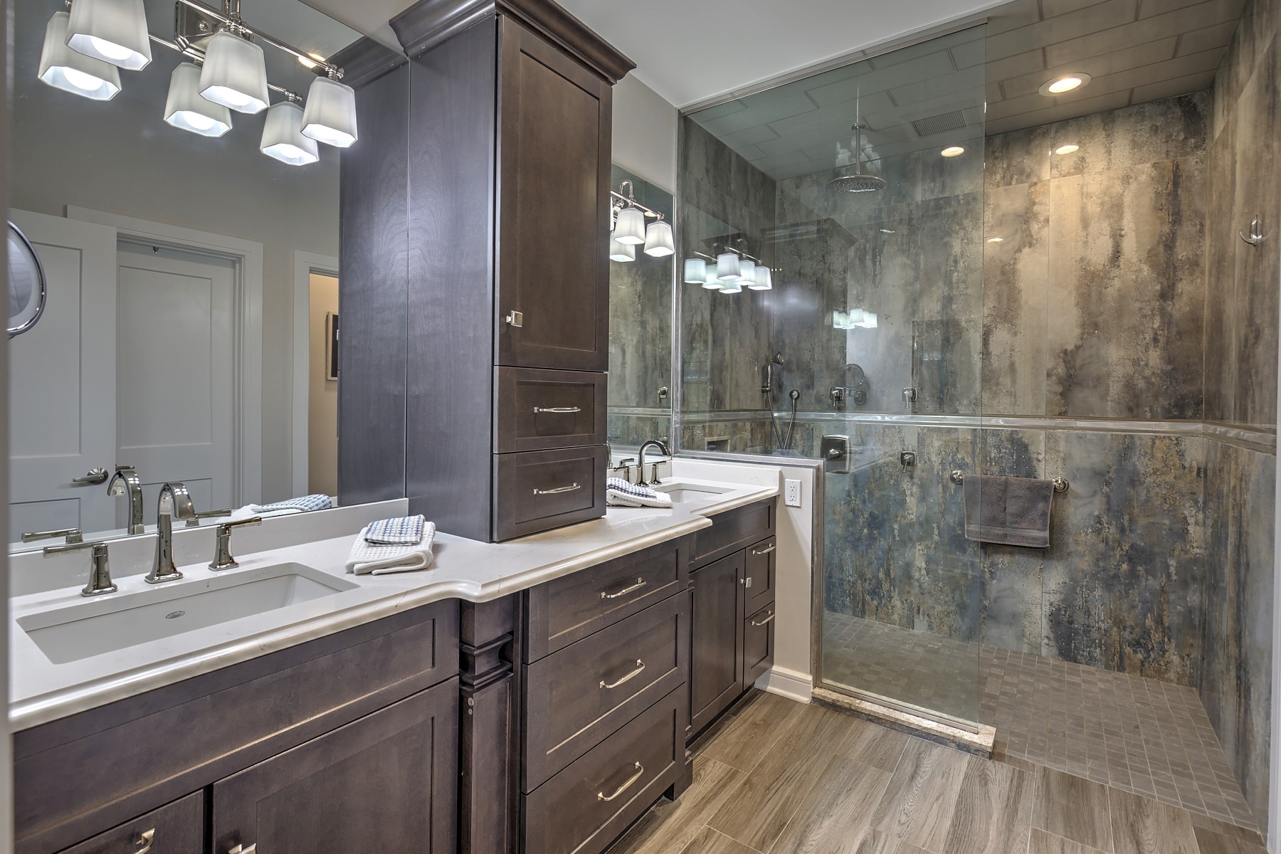  Custom Built Home Blends Classic Elegance with Modern Amenities - 物件實景