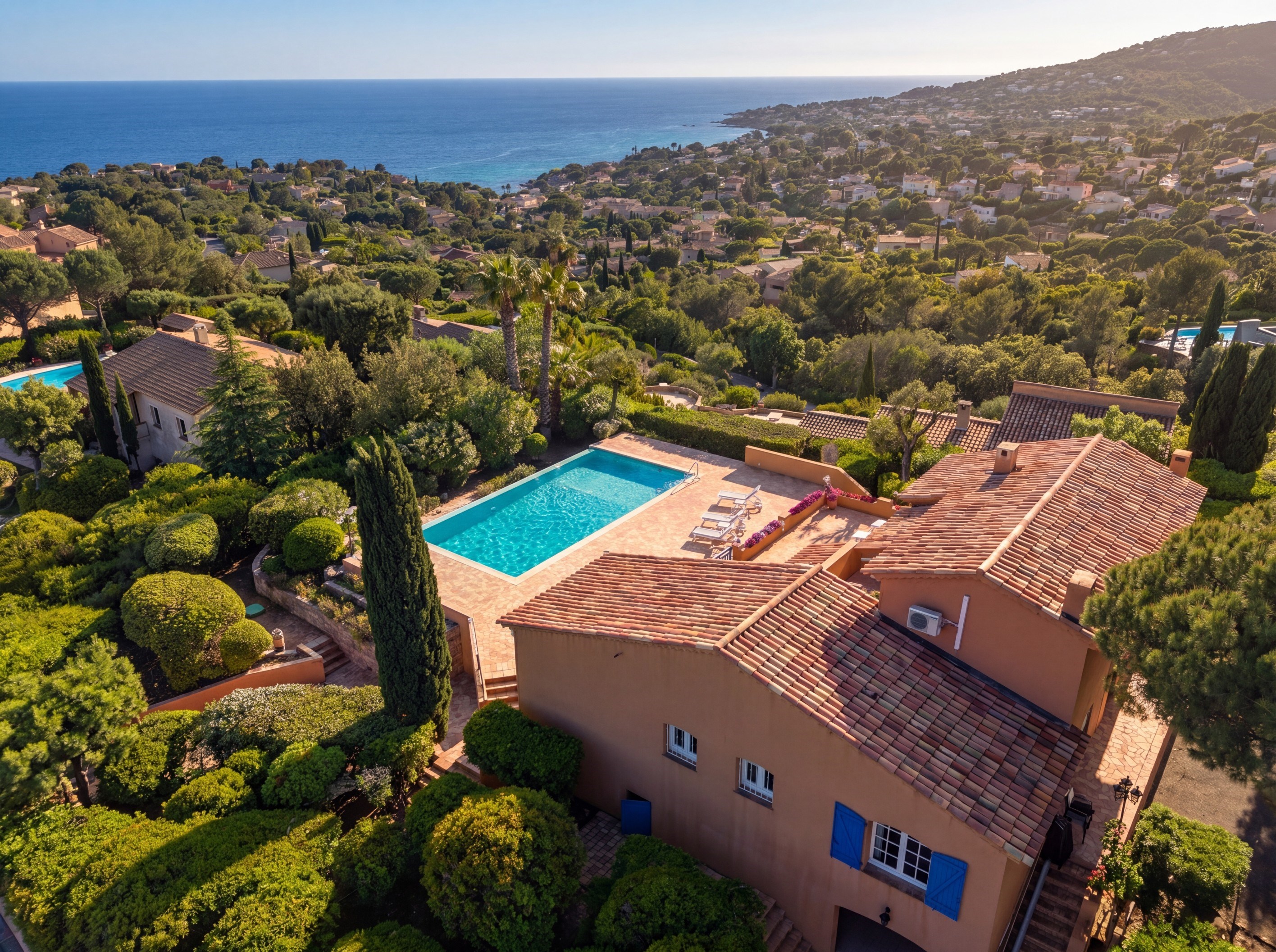  Sea-view Provençal villa: 1,500 m² plot with pool, in a residential area close … - 物件實景
