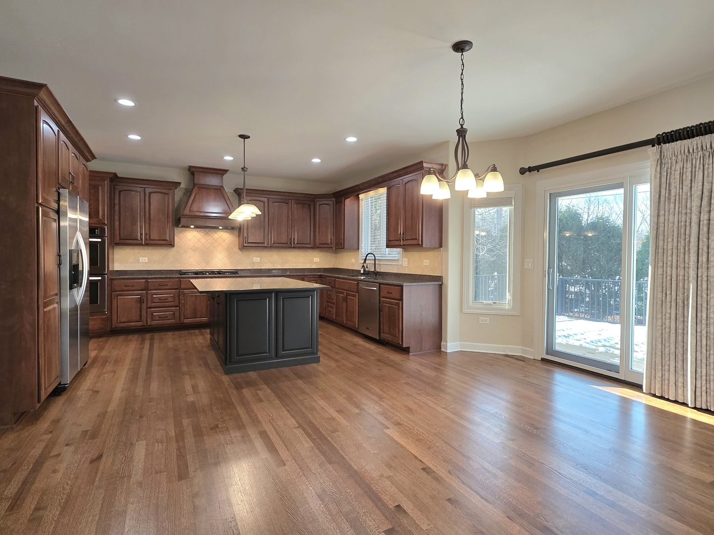 Mokena, Illinois, 60448, United States, 5 Bedrooms Bedrooms, ,4 BathroomsBathrooms,Residential,For Sale,2005641