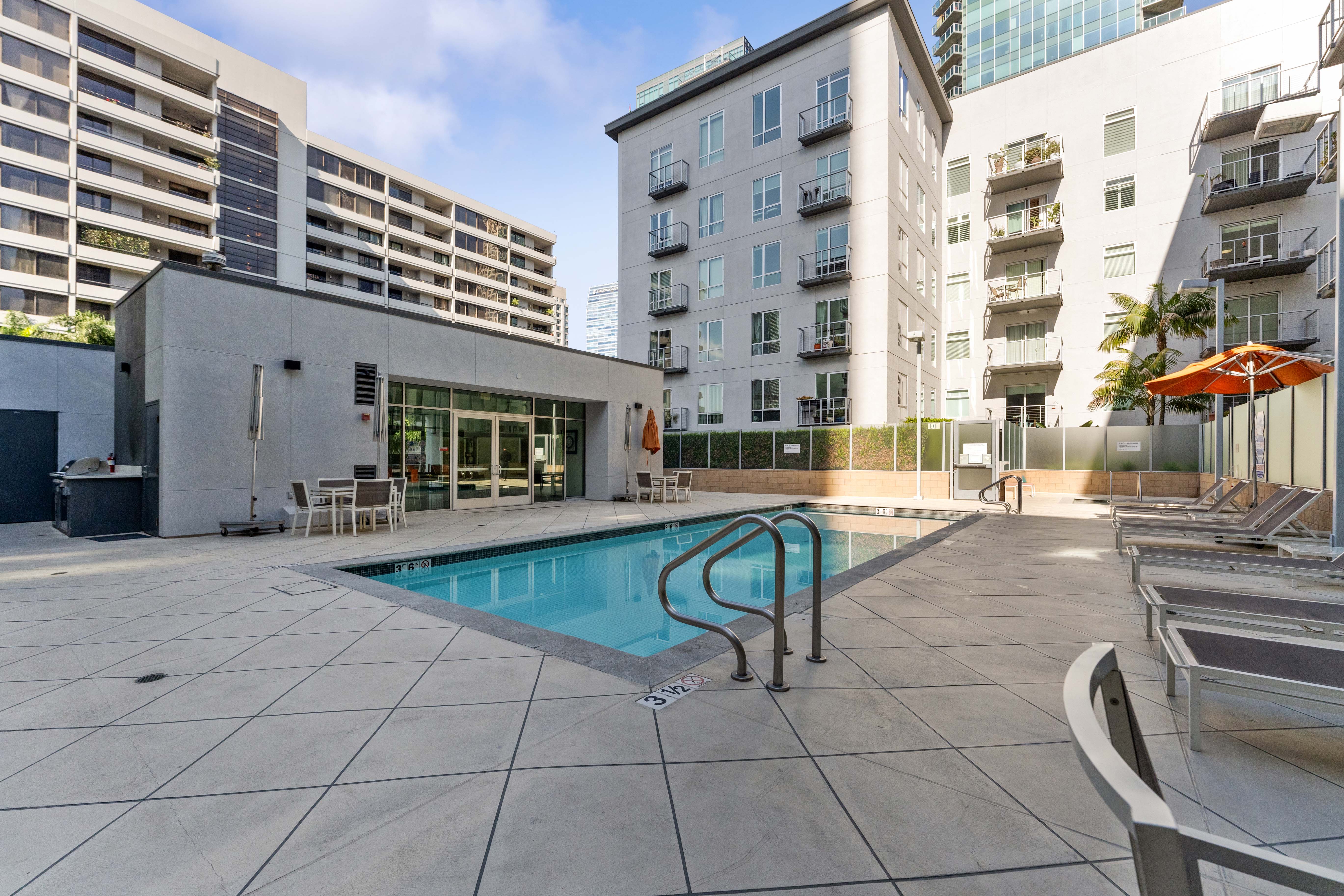 Los Angeles, California, 90015, United States, 2 Bedrooms Bedrooms, ,2 BathroomsBathrooms,Residential,For Sale,1879277