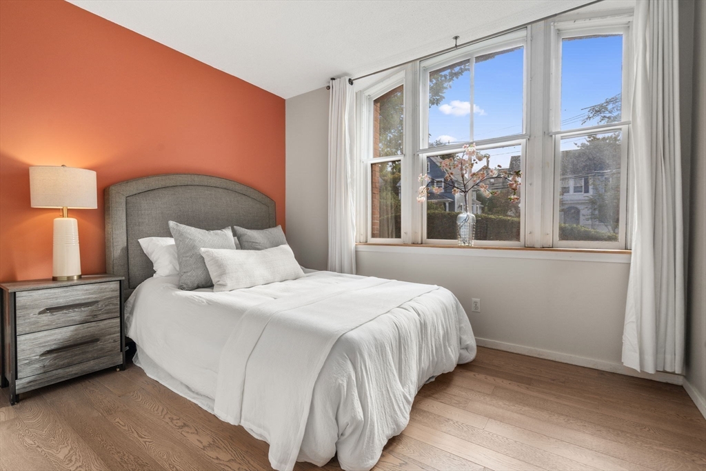 Newton, Massachusetts, 02464, United States, 2 Bedrooms Bedrooms, ,1 BathroomBathrooms,Residential,For Sale,1956329