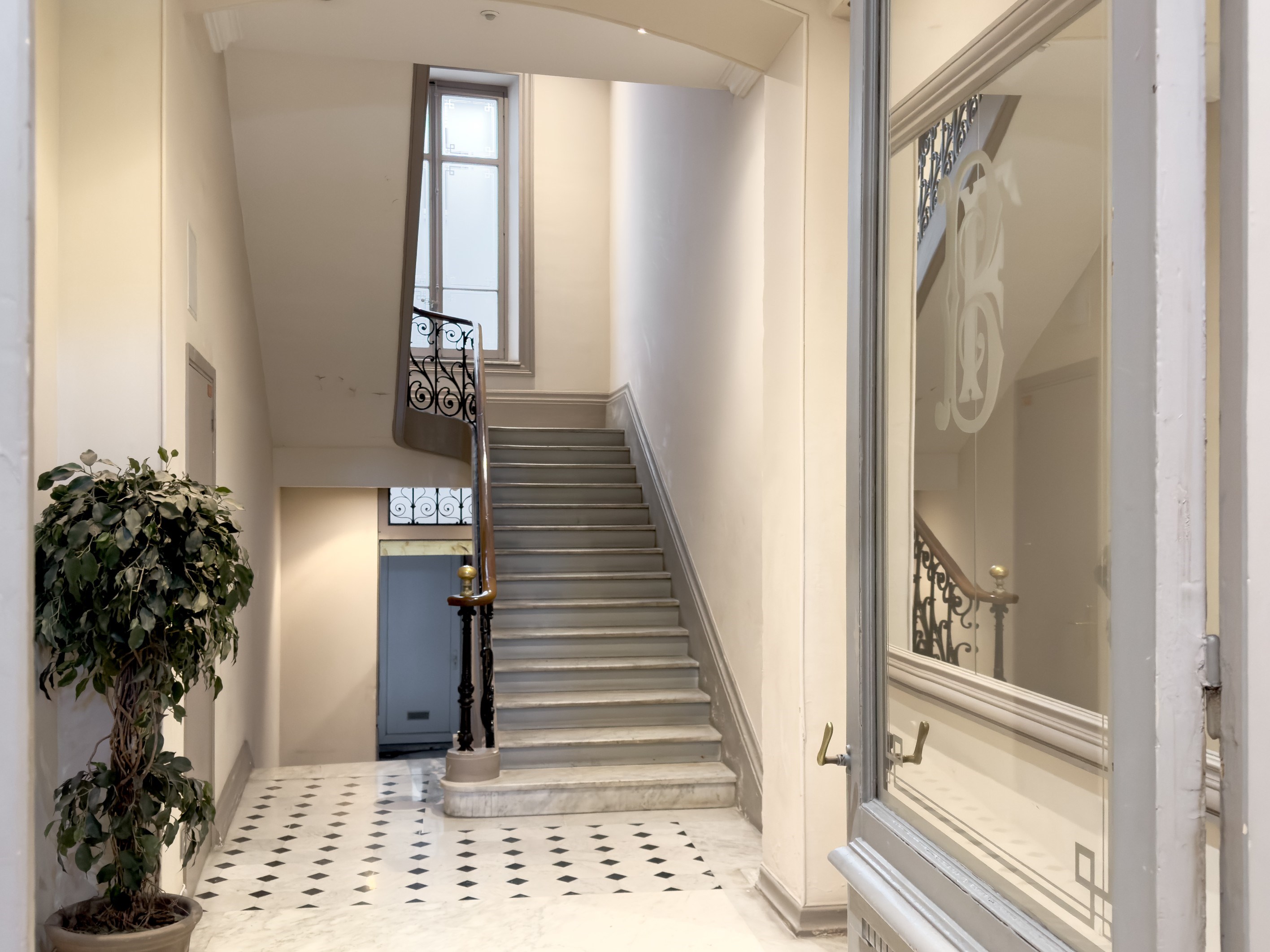  170 m² bourgeois apartment for sale in Cannes city centre - 物件實景