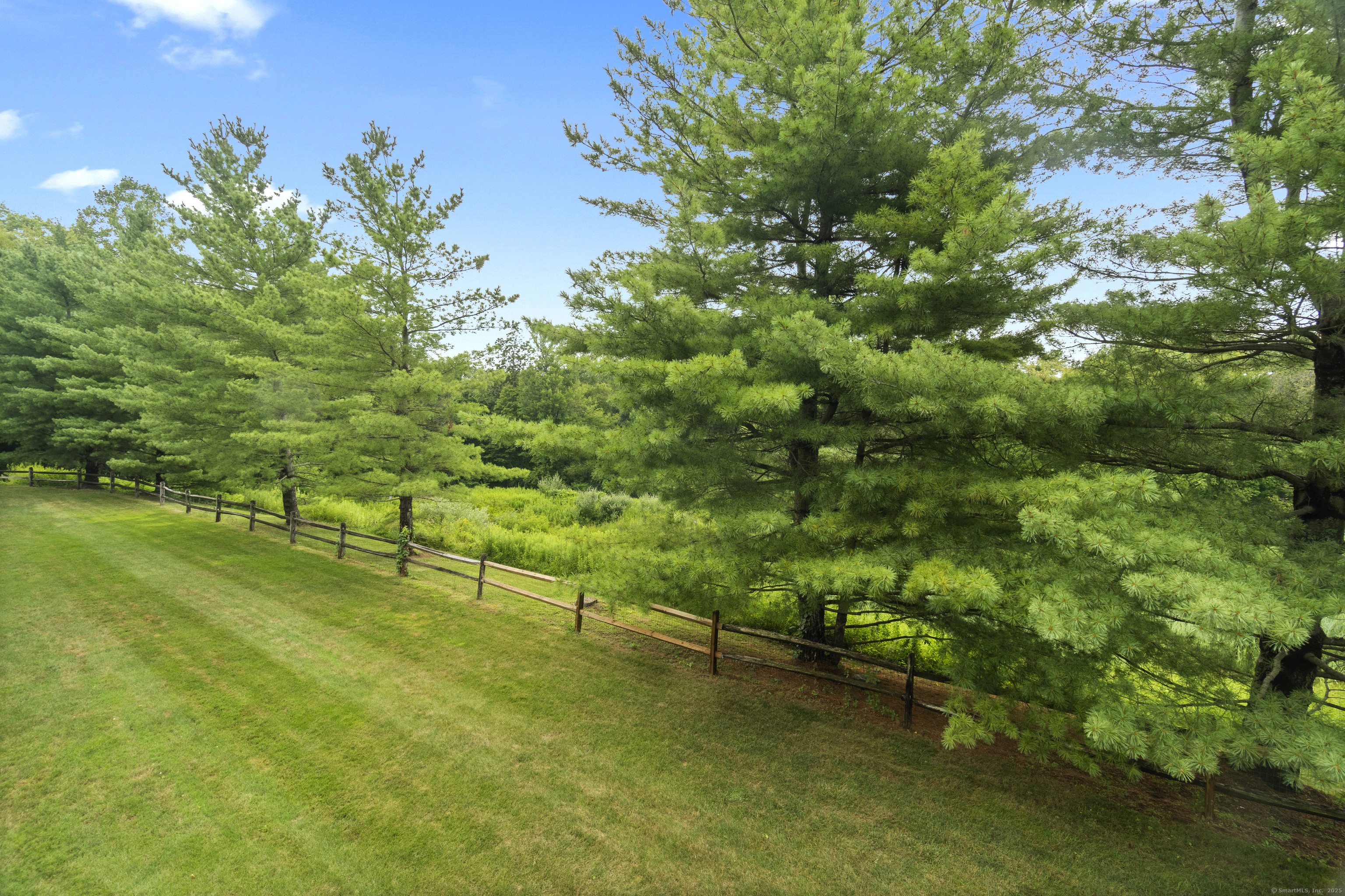 Danbury, Connecticut, 06811, United States, 2 Bedrooms Bedrooms, ,3 BathroomsBathrooms,Residential,For Sale,1932633