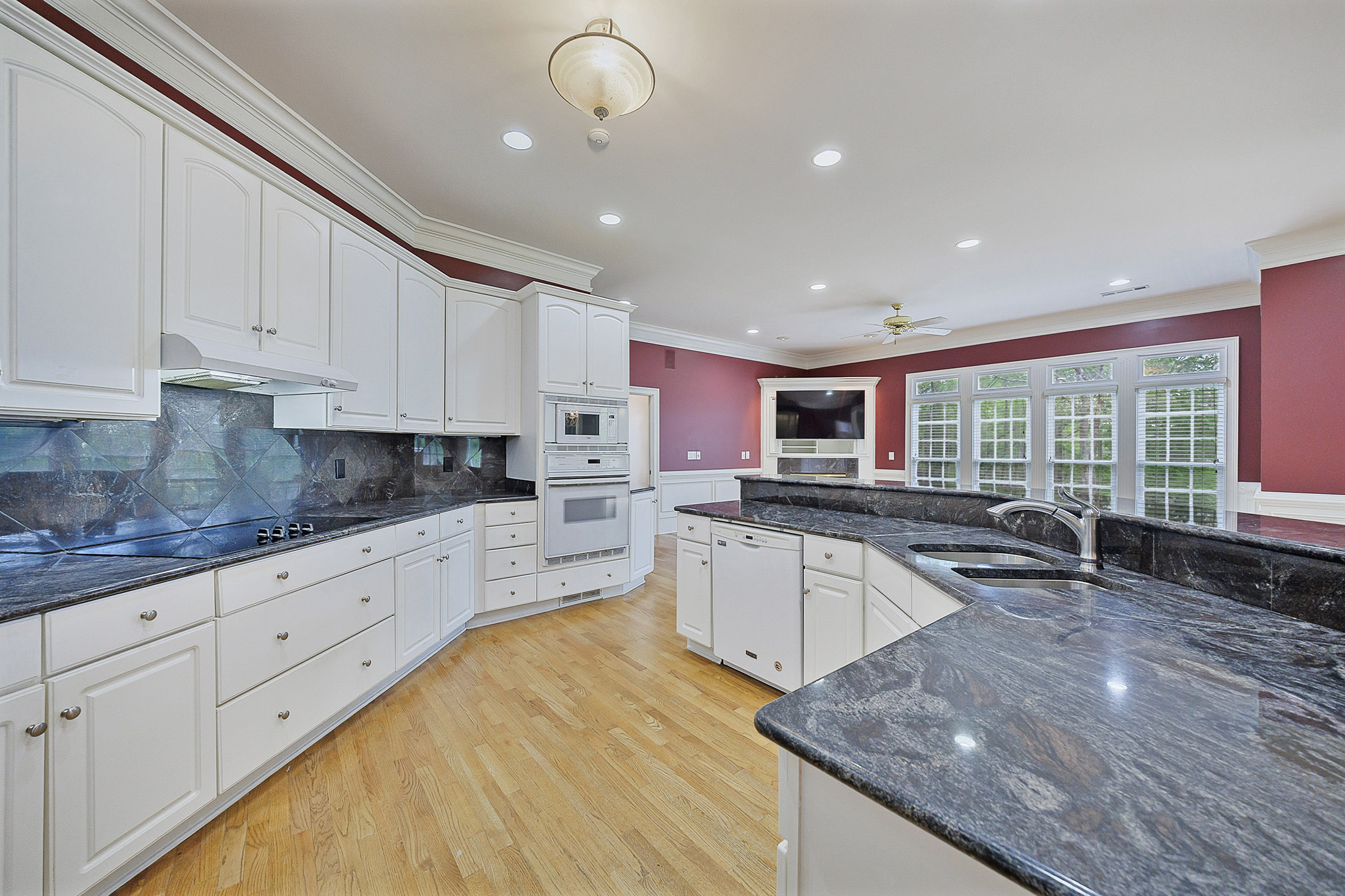  A Rare Opportunity to Own a Developer-Designed Lakefront Estate - 物件實景