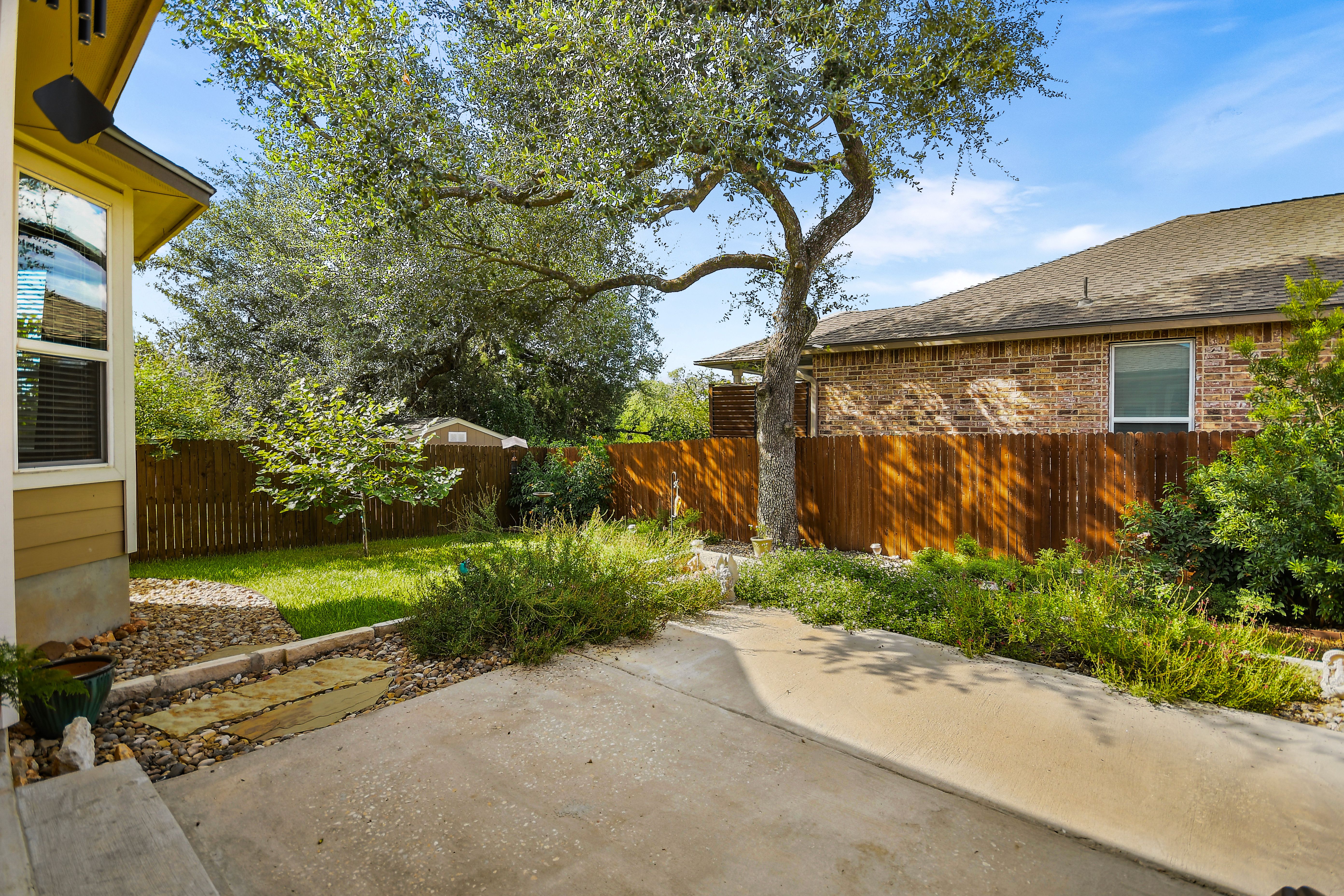  Beautifully Maintained One-Story Retreat in Wortham Oaks - 物件實景