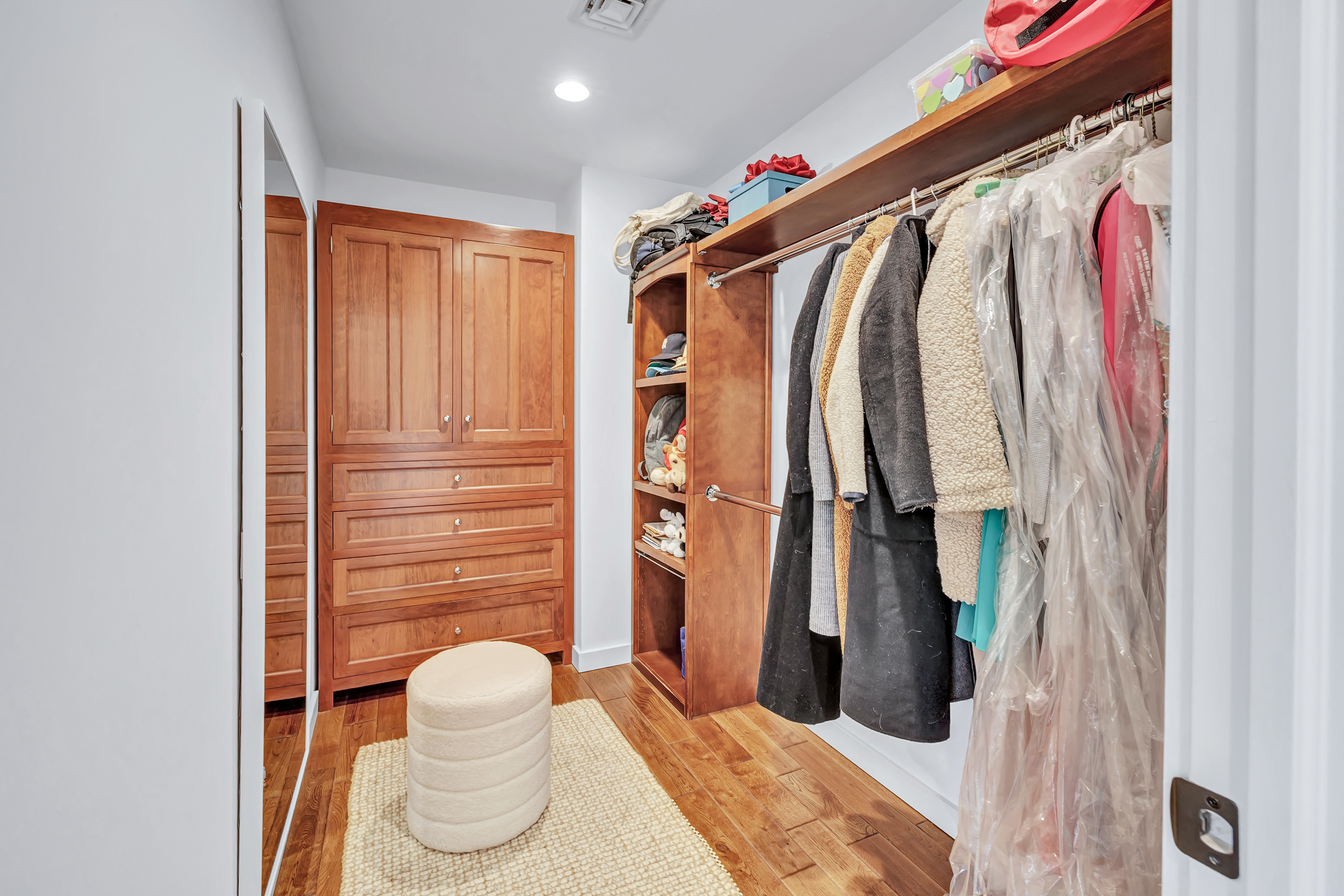 Danbury, Connecticut, 06811, United States, 10 Bedrooms Bedrooms, ,5 BathroomsBathrooms,Residential,For Sale,1992409